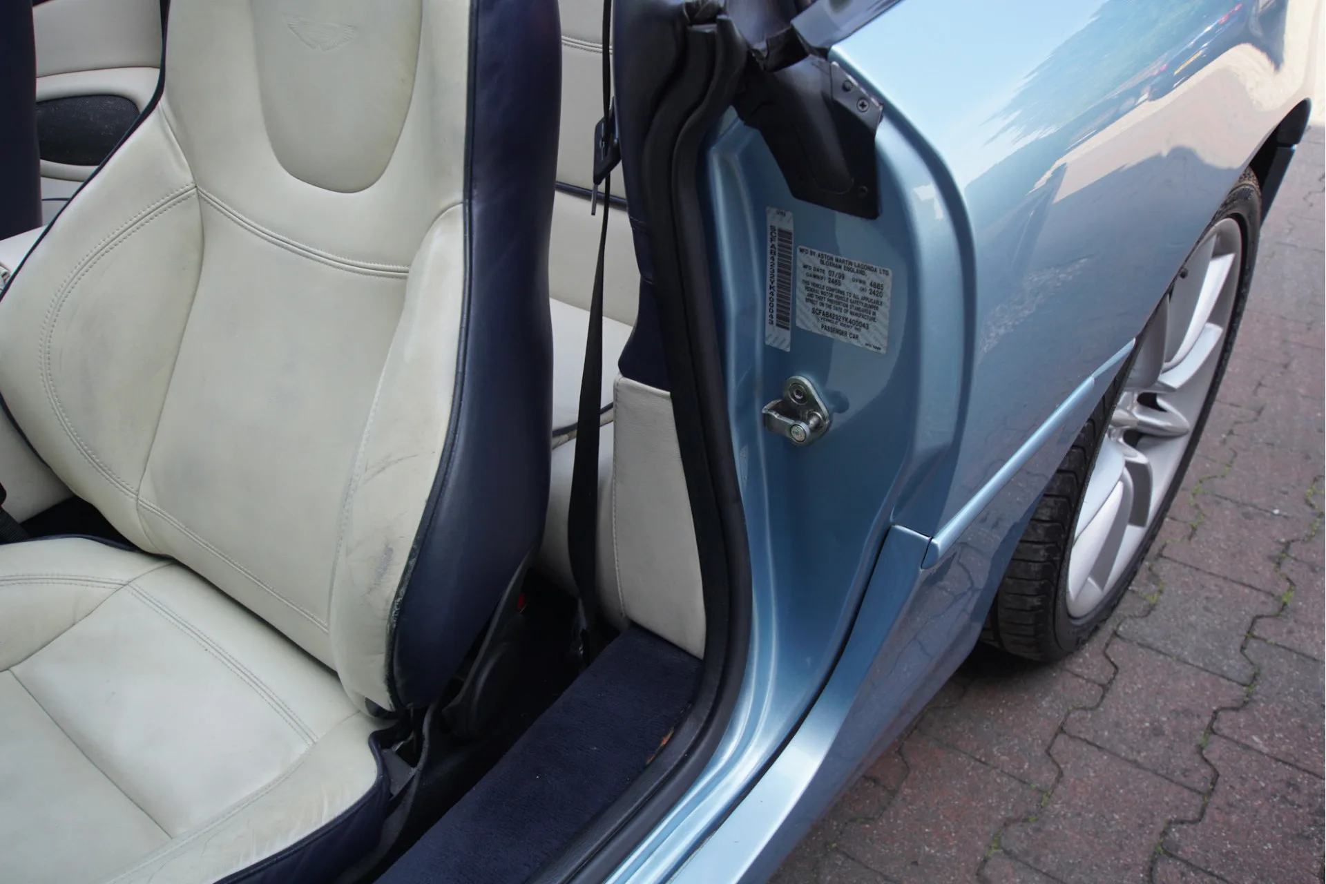 2000 Aston Martin DB7 Vantage Volante, 26/30