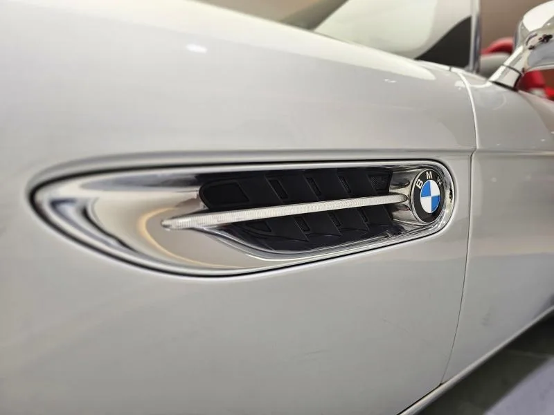 2000 BMW Z8, 7/20