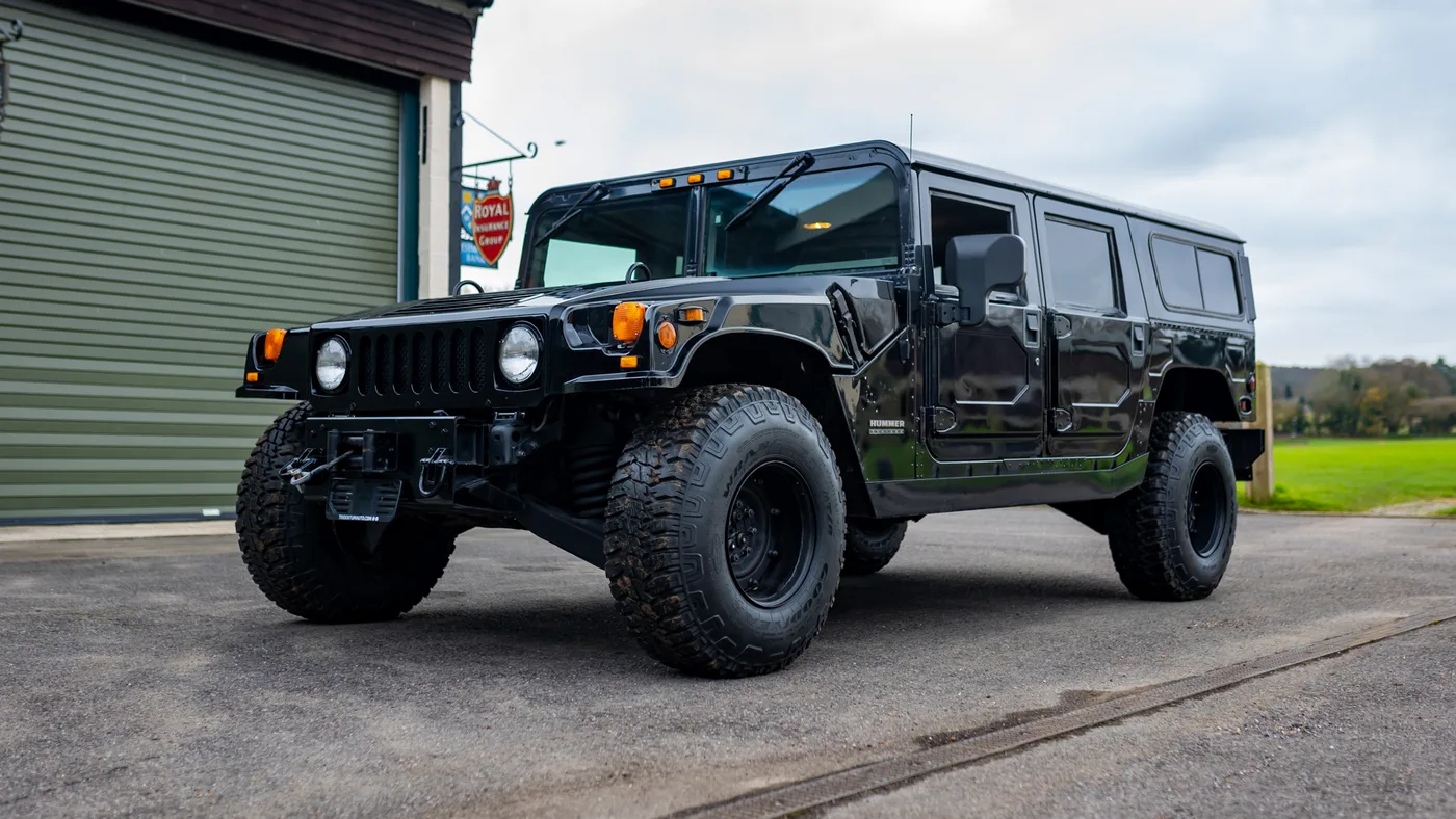 2000 Hummer H1 offered by a specialist dealer in Sunningdale, United Kingdom, photo 2 of 10