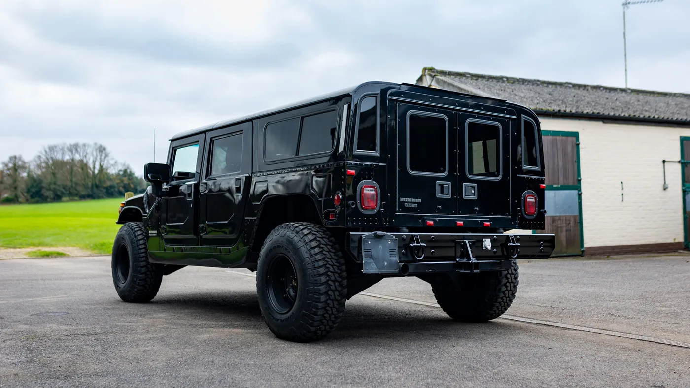 2000 Hummer H1 offered by a specialist dealer in Sunningdale, United Kingdom, photo 3 of 10