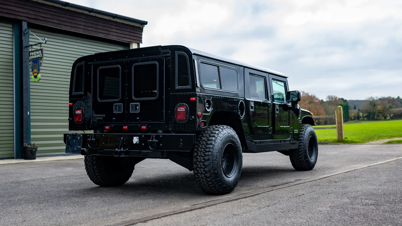 2000 Hummer H1 offered by a specialist dealer in Sunningdale, United Kingdom, photo 4 of 10