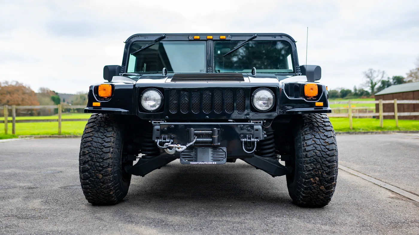 2000 Hummer H1 offered by a specialist dealer in Sunningdale, United Kingdom, photo 5 of 10