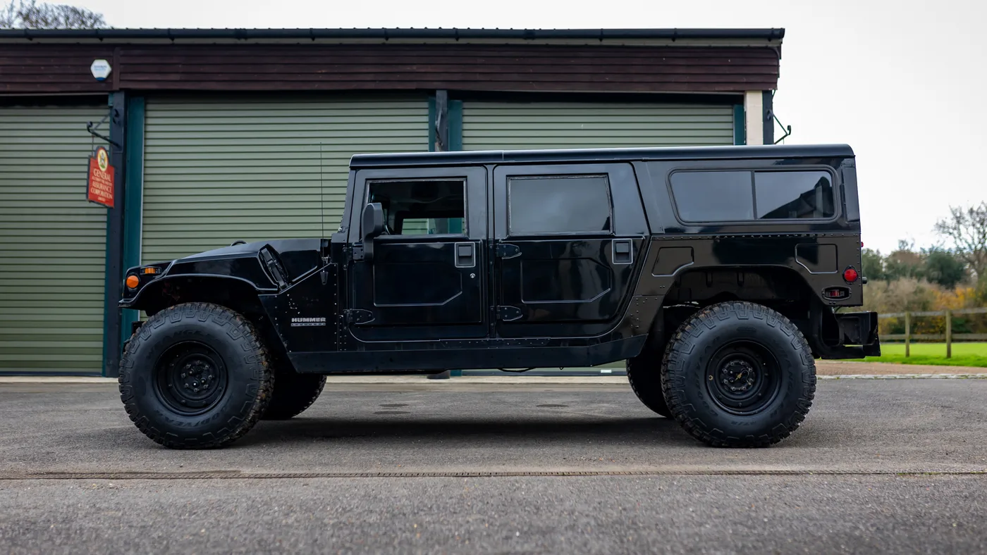 2000 Hummer H1 offered by a specialist dealer in Sunningdale, United Kingdom, photo 6 of 10