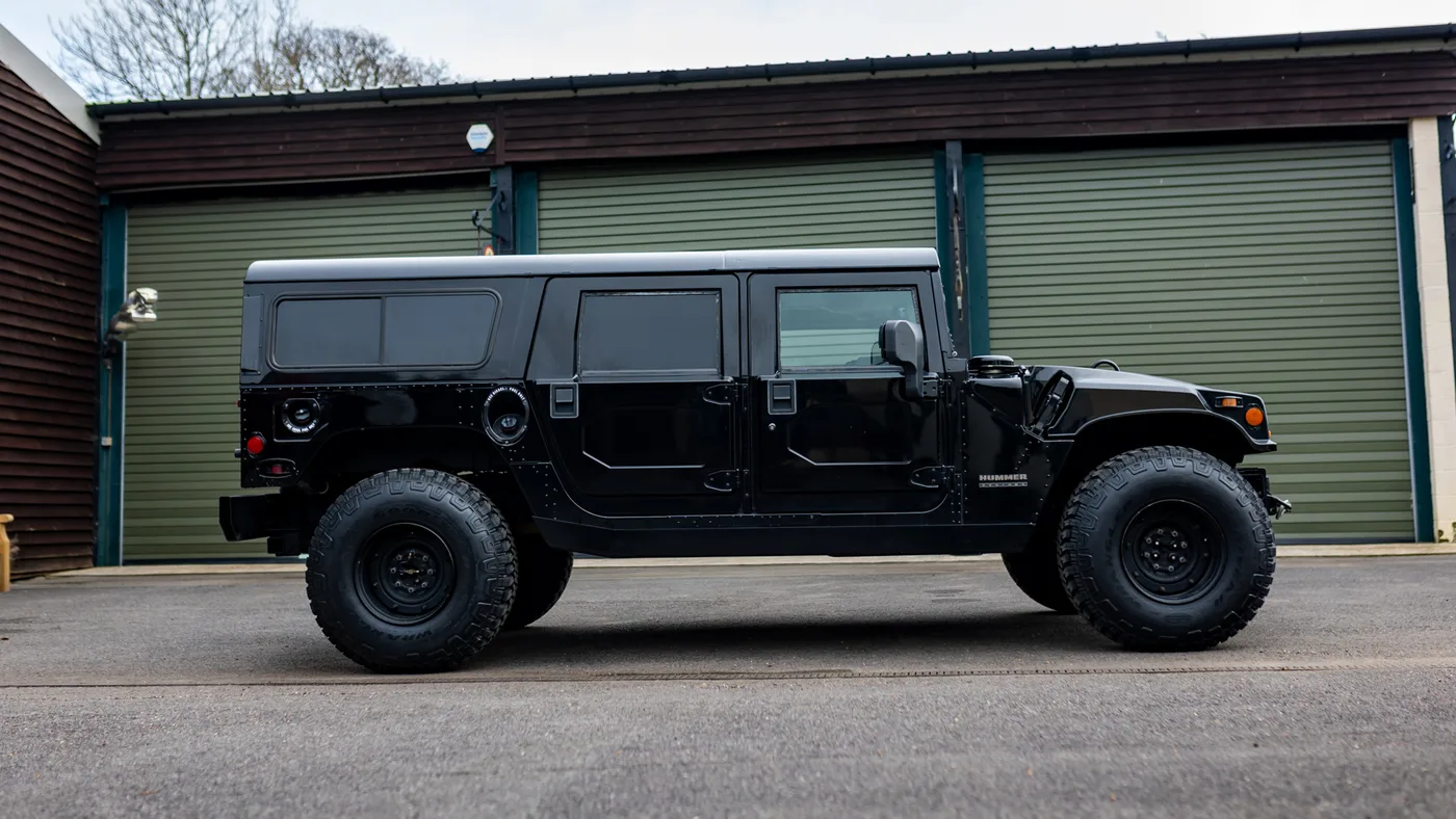 2000 Hummer H1 offered by a specialist dealer in Sunningdale, United Kingdom, photo 7 of 10