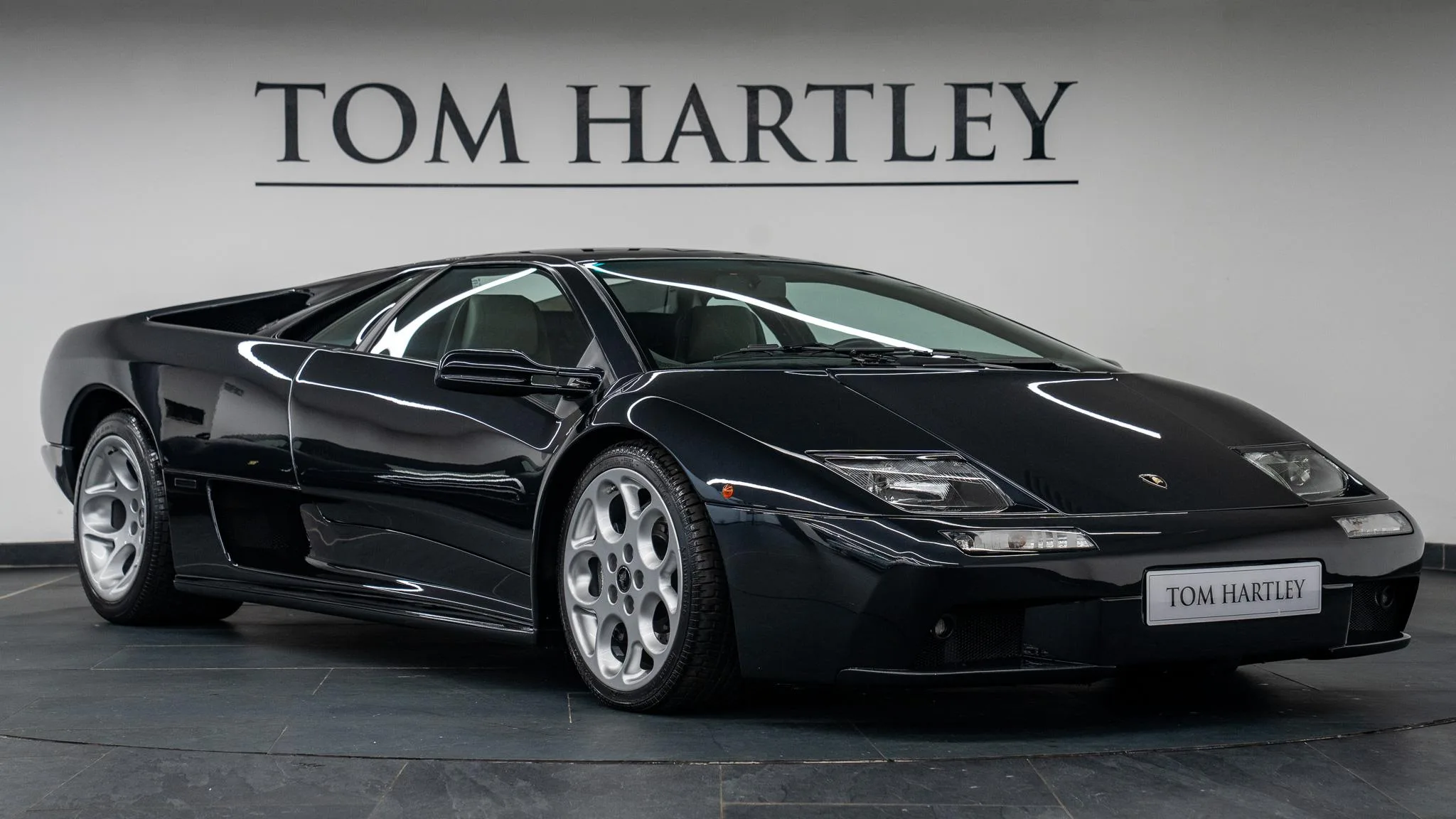 2000 Lamborghini Diablo VT 6.0 proposée par un concessionnaire spécialisé à Swadlincote, Royaume-Uni, photo principale