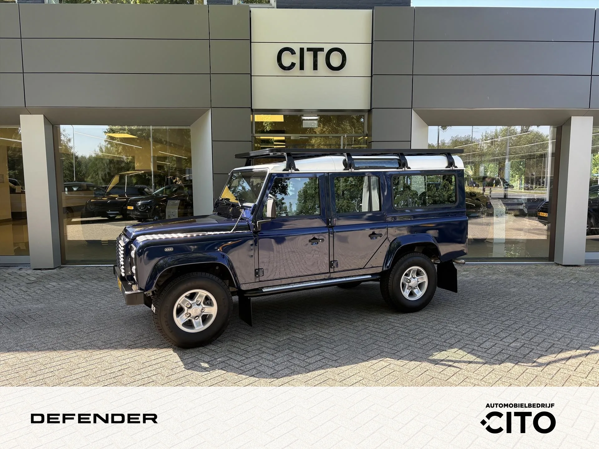 2000 Land Rover Defender 110 Classic proposée par un concessionnaire spécialisé à Eindhoven, Pays-Bas, photo principale