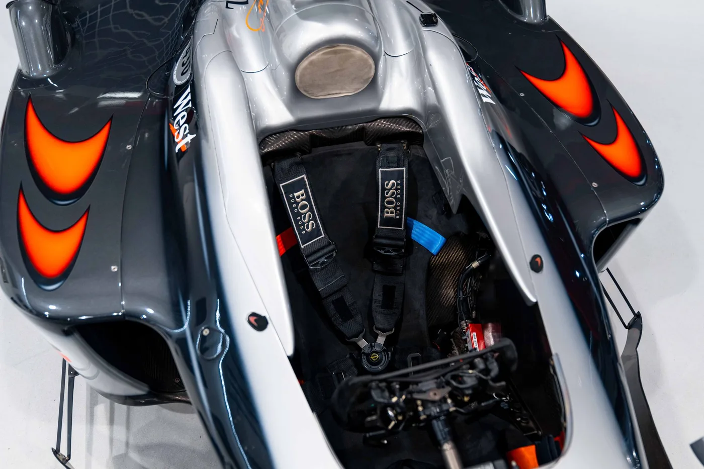 2000 McLaren MP4/15A offered by a collector car specialist in London, United Kingdom, photo 17 of 25