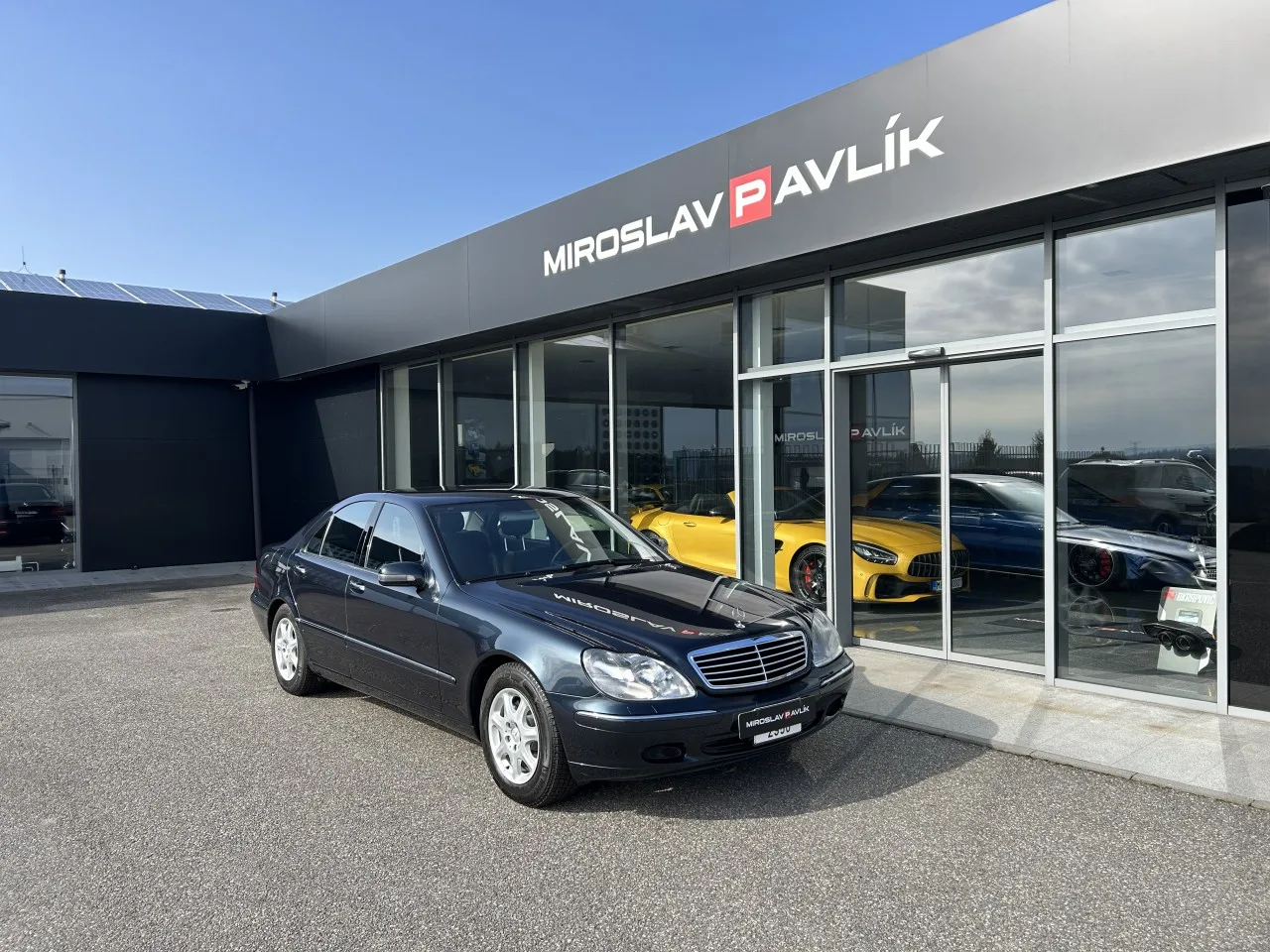 2000 Mercedes-Benz S 320 proposée par un concessionnaire spécialisé à Písek, Tchéquie, photo principale