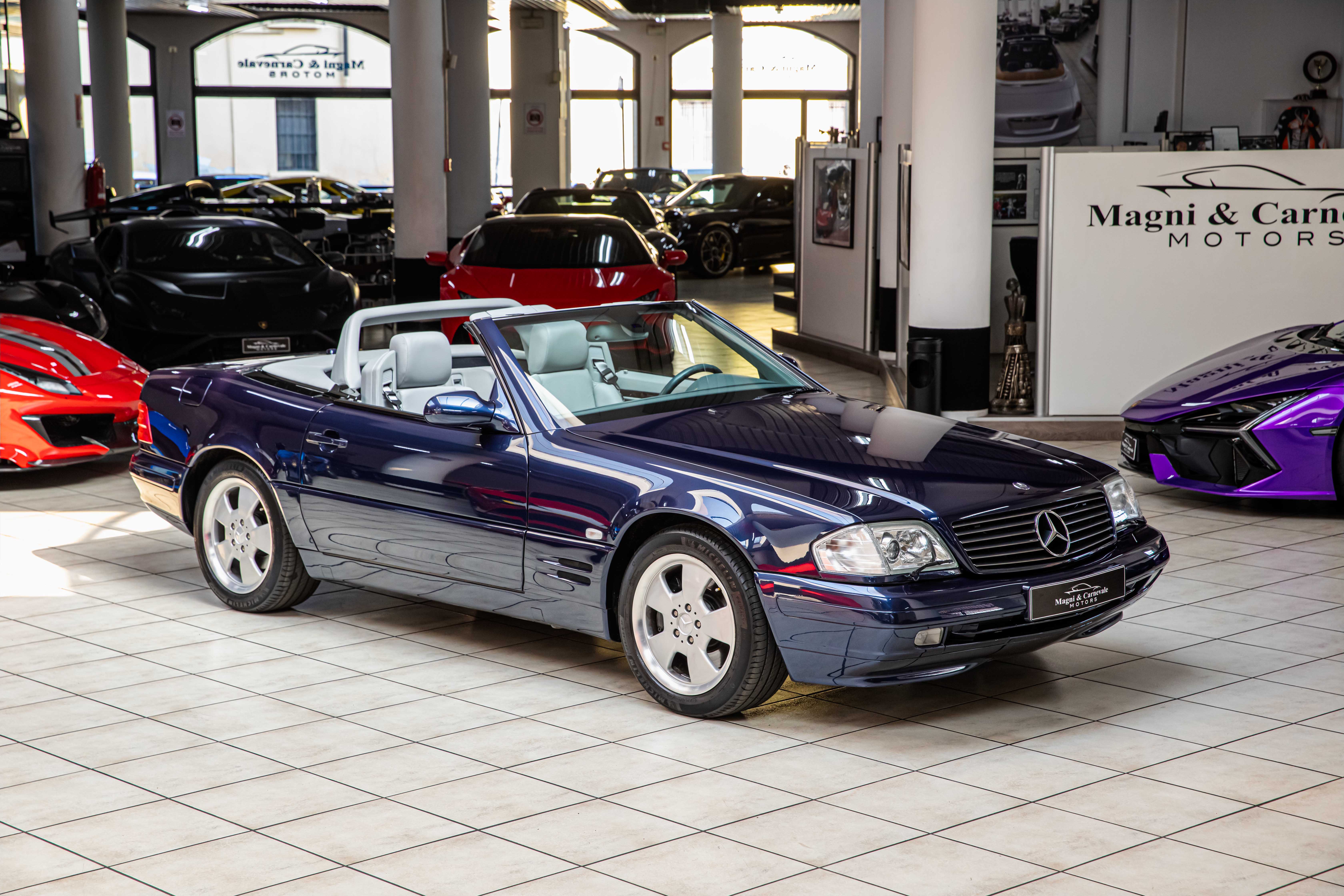 2000 Mercedes-Benz SL 500 proposée par un concessionnaire spécialisé à Milan, Italie, photo 2 sur 20
