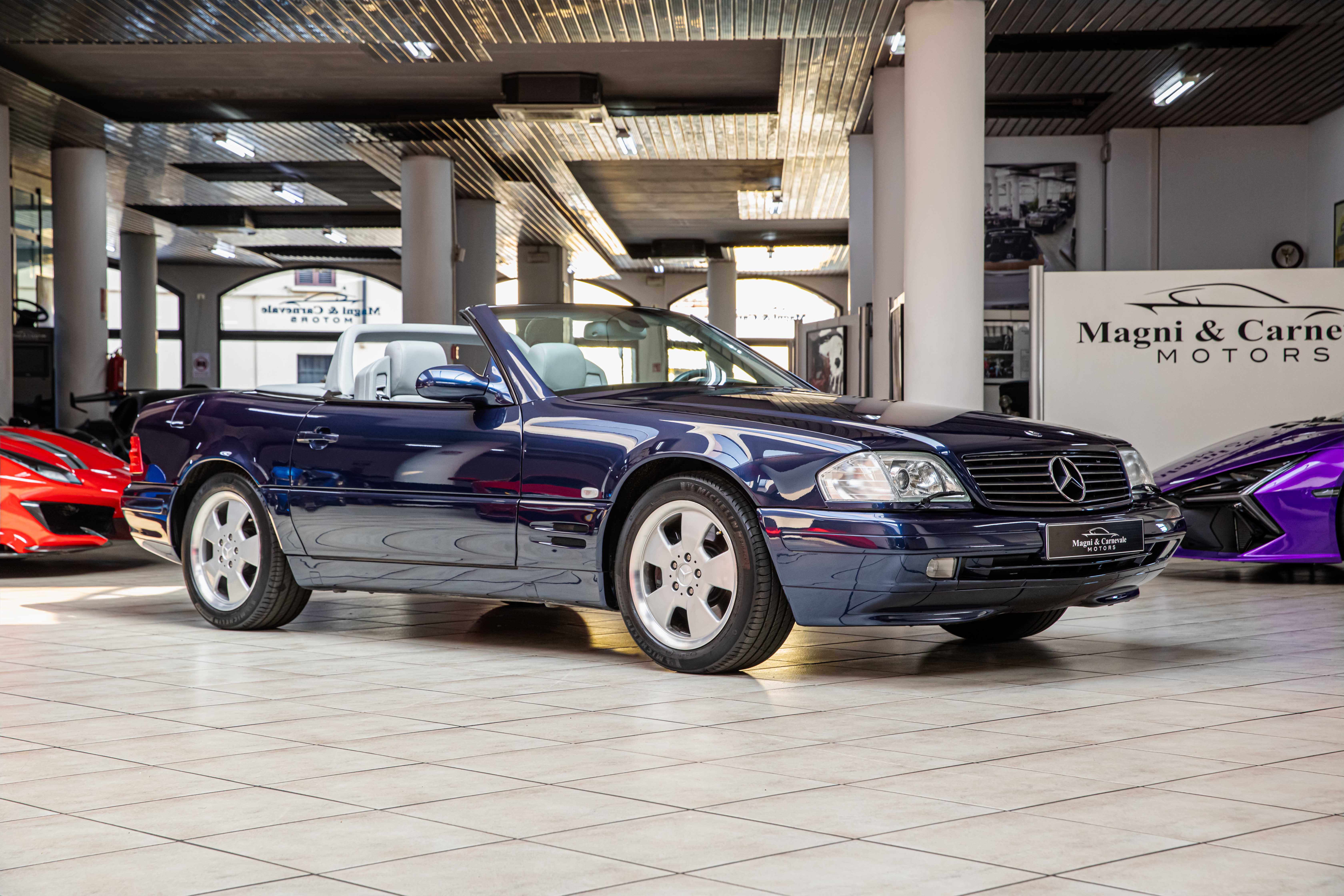 2000 Mercedes-Benz SL 500 proposée par un concessionnaire spécialisé à Milan, Italie, photo 4 sur 20