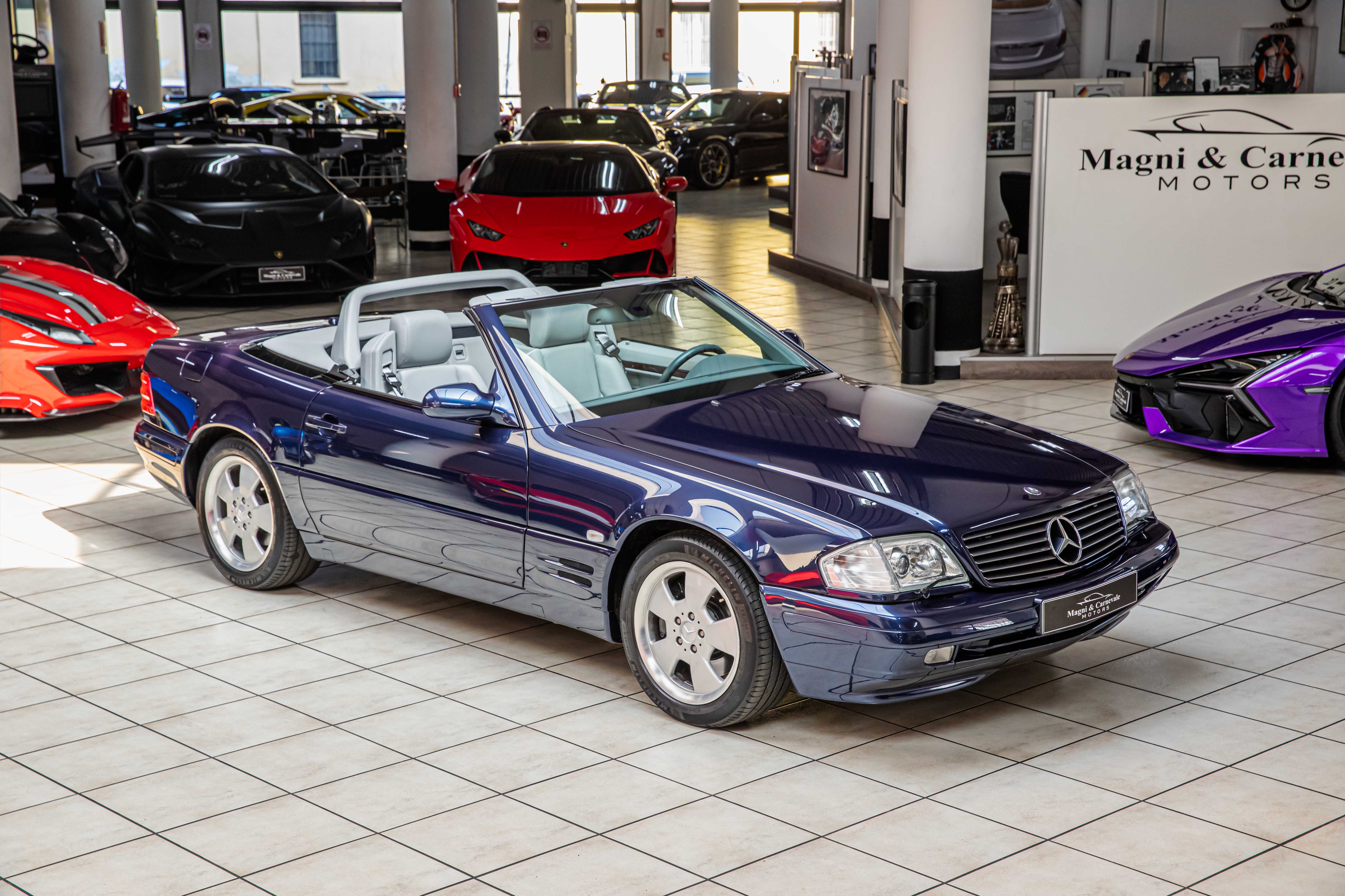 2000 Mercedes-Benz SL 500 proposée par un concessionnaire spécialisé à Milan, Italie, photo 5 sur 20