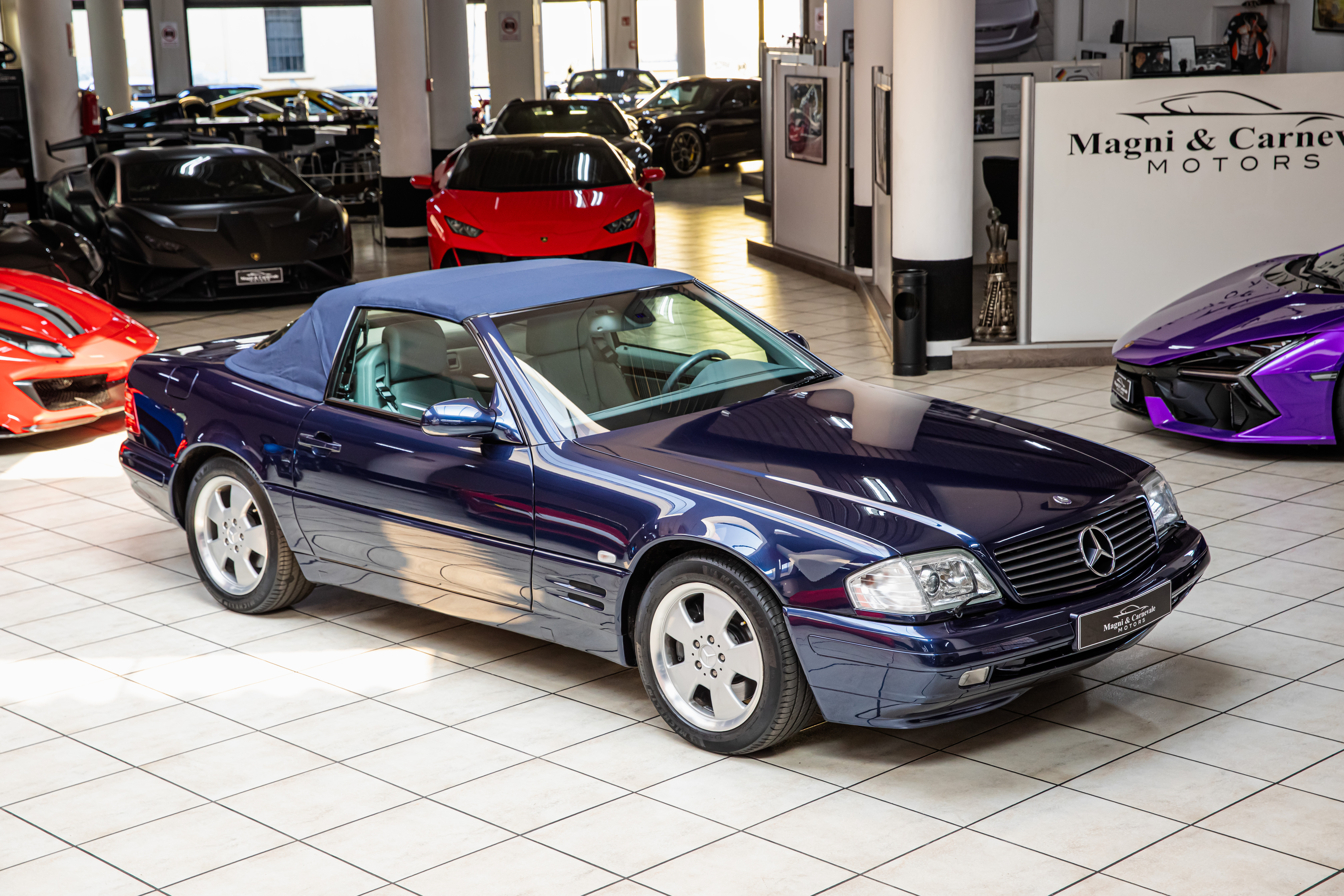 2000 Mercedes-Benz SL 500 proposée par un concessionnaire spécialisé à Milan, Italie, photo 7 sur 20