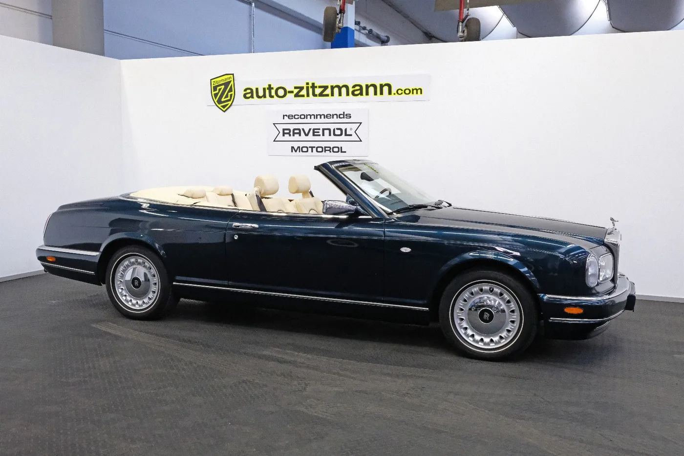 2000 Rolls-Royce Corniche V offered by a specialist dealer in Nuremberg, Germany, photo 2 of 15