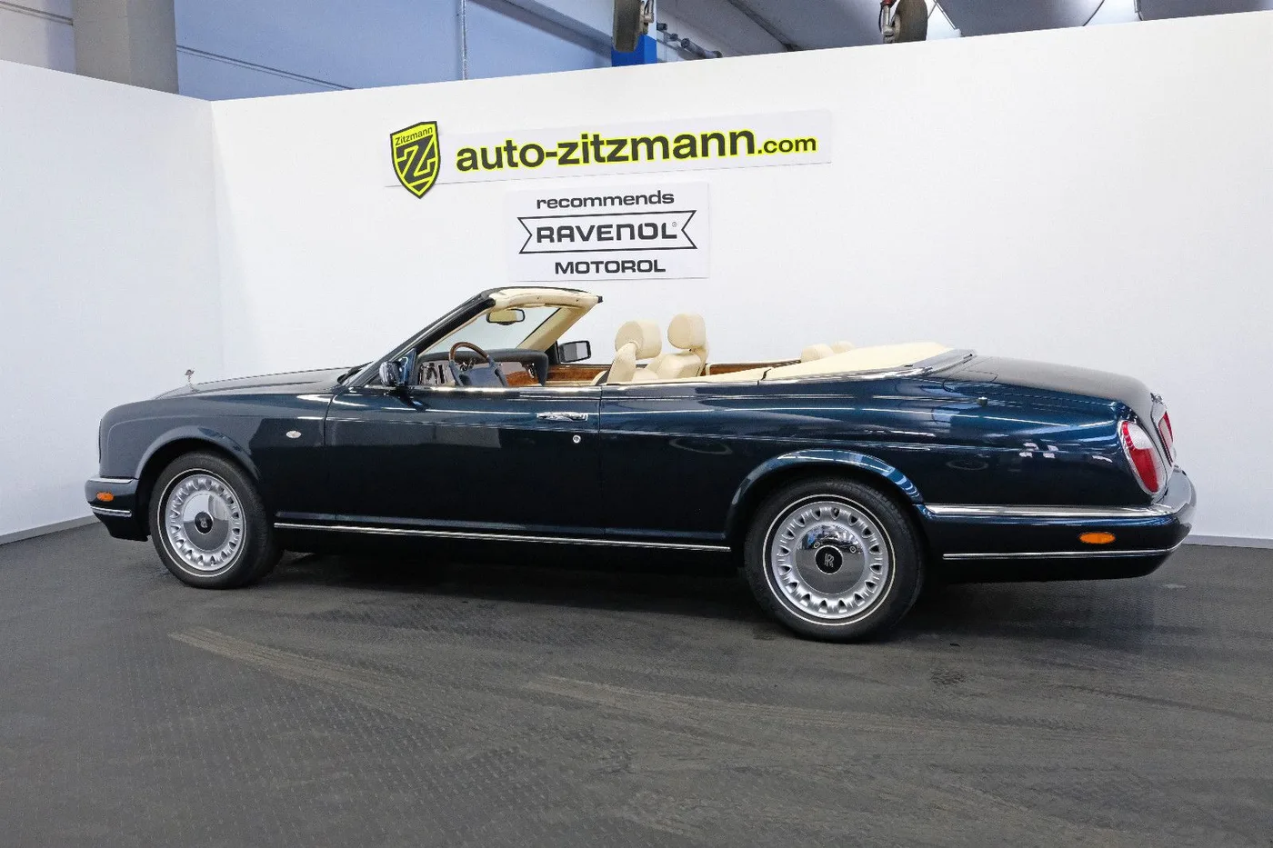 2000 Rolls-Royce Corniche V offered by a specialist dealer in Nuremberg, Germany, photo 6 of 15