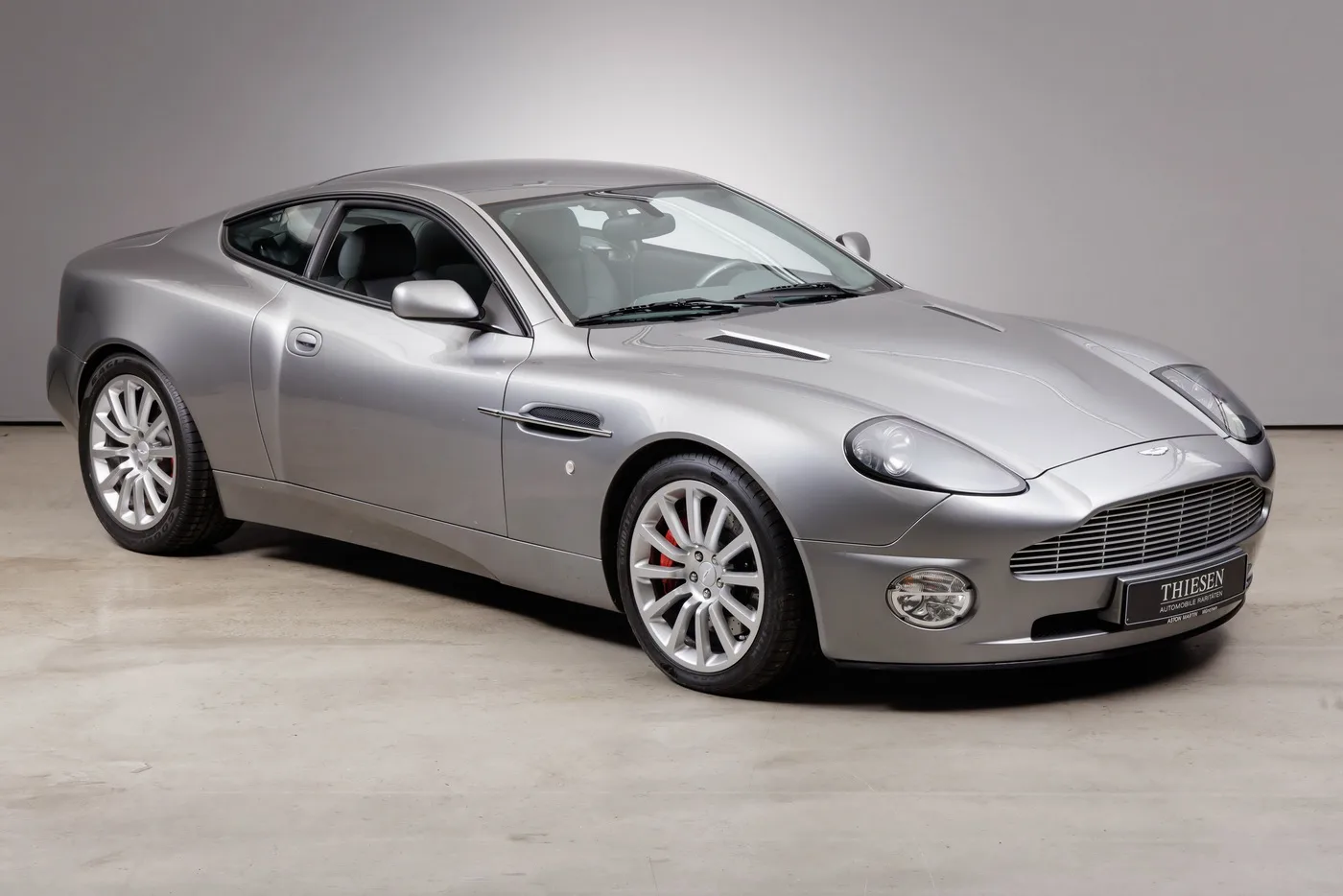 2001 Aston Martin V12 Vanquish, 3/29