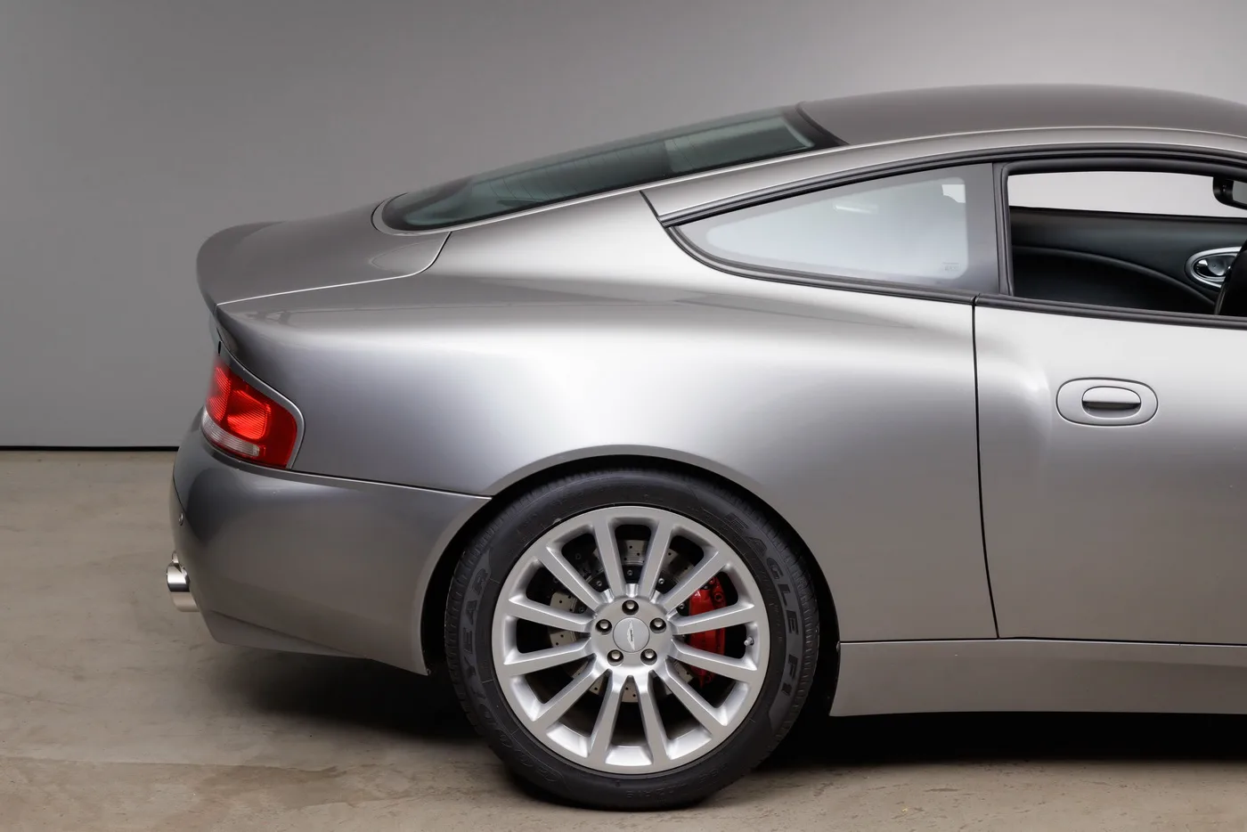 2001 Aston Martin V12 Vanquish, 6/29