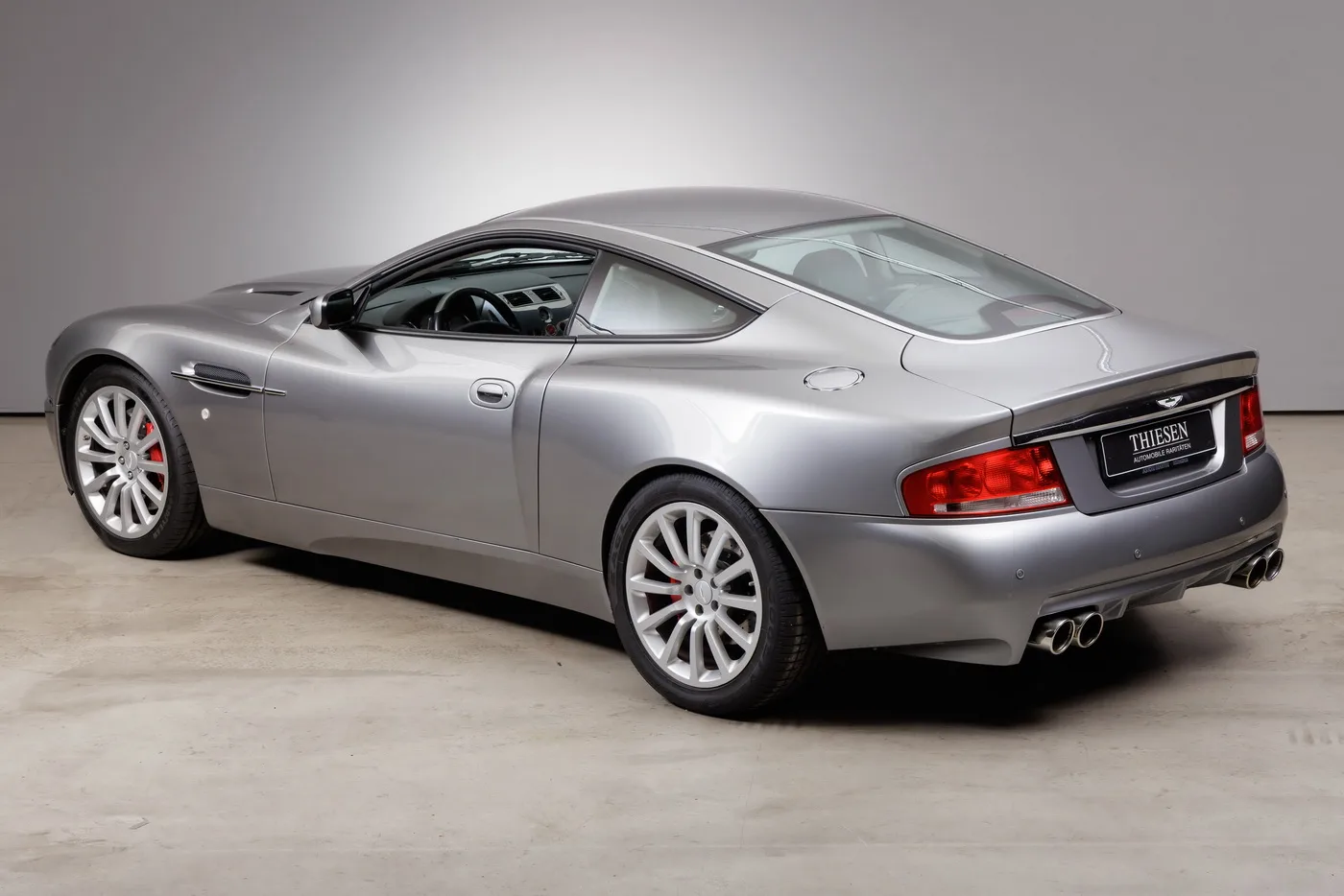 2001 Aston Martin V12 Vanquish, 10/29