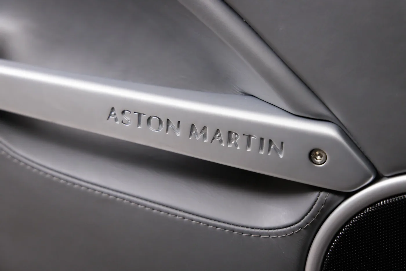 2001 Aston Martin V12 Vanquish, 23/29