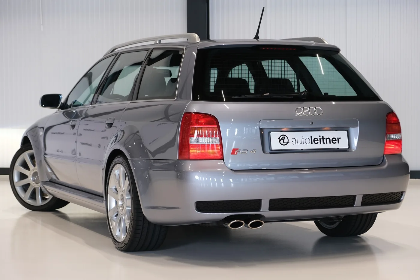 2001 Audi RS4 Avant offered by a collector car dealer in Alkmaar, Netherlands, photo 6 of 25