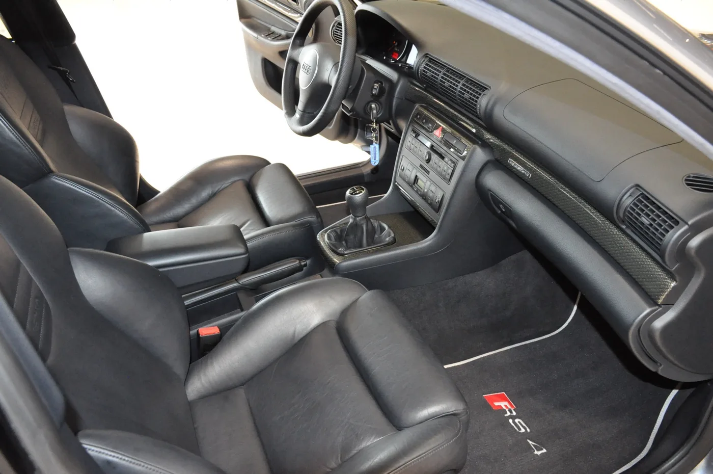 2001 Audi RS4 Avant offered by a collector car dealer in Alkmaar, Netherlands, photo 7 of 25