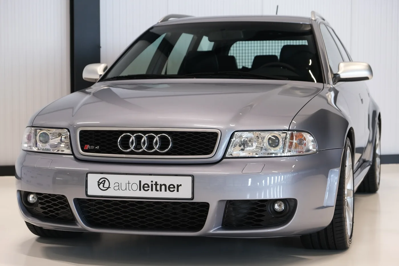 2001 Audi RS4 Avant offered by a collector car dealer in Alkmaar, Netherlands, photo 9 of 25