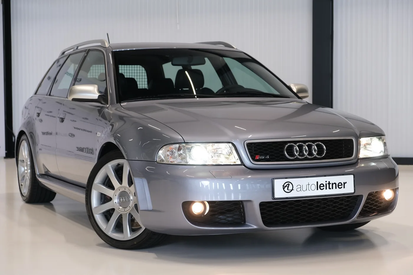 2001 Audi RS4 Avant offered by a collector car dealer in Alkmaar, Netherlands, photo 11 of 25