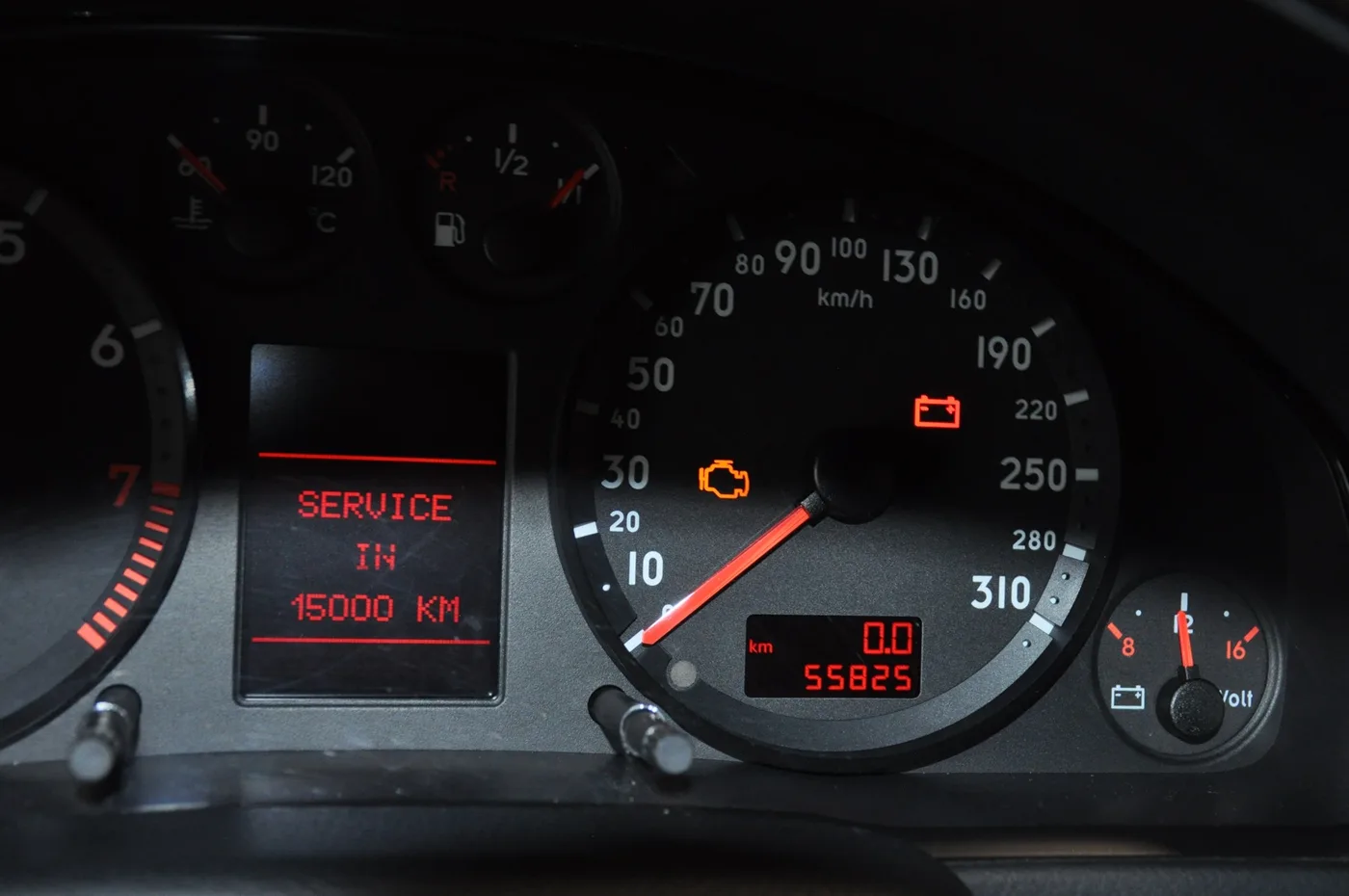 2001 Audi RS4 Avant offered by a collector car dealer in Alkmaar, Netherlands, photo 18 of 25