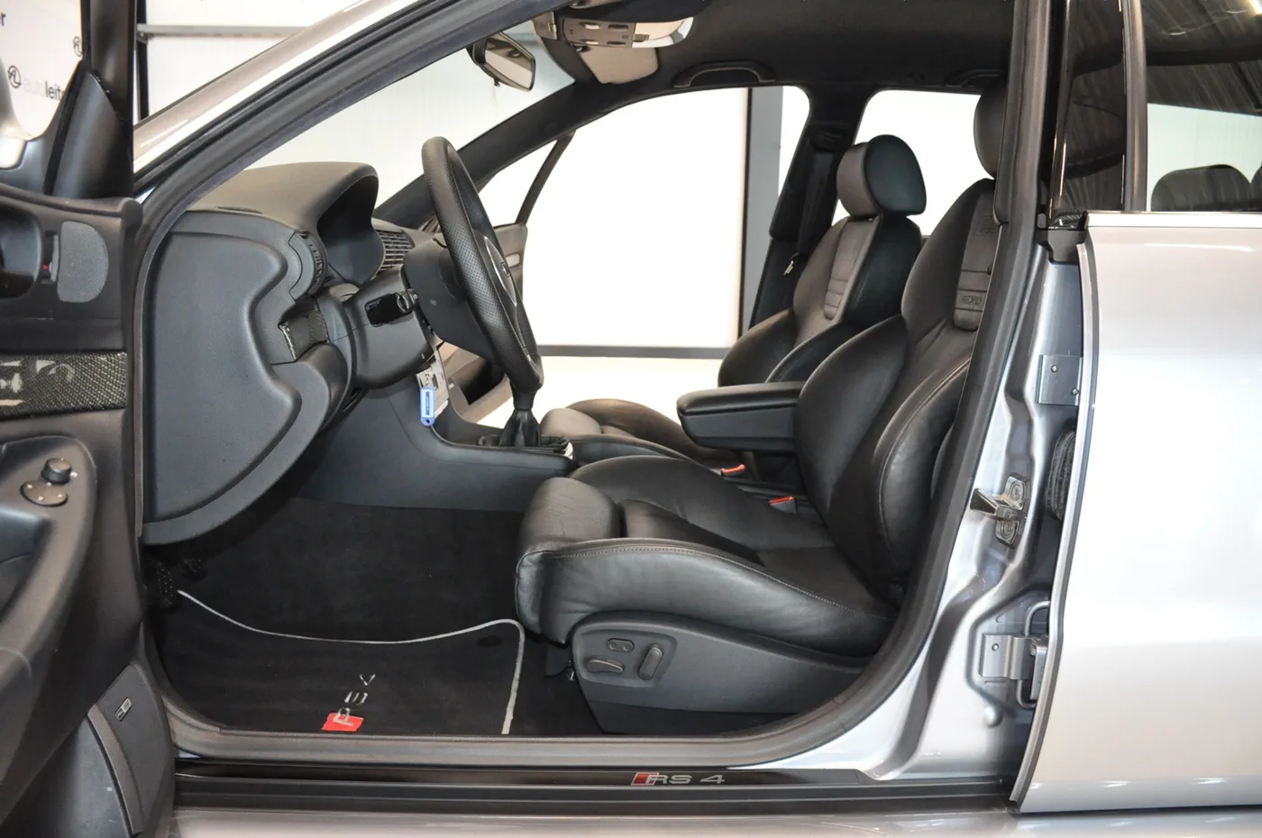 2001 Audi RS4 Avant offered by a collector car dealer in Alkmaar, Netherlands, photo 20 of 25