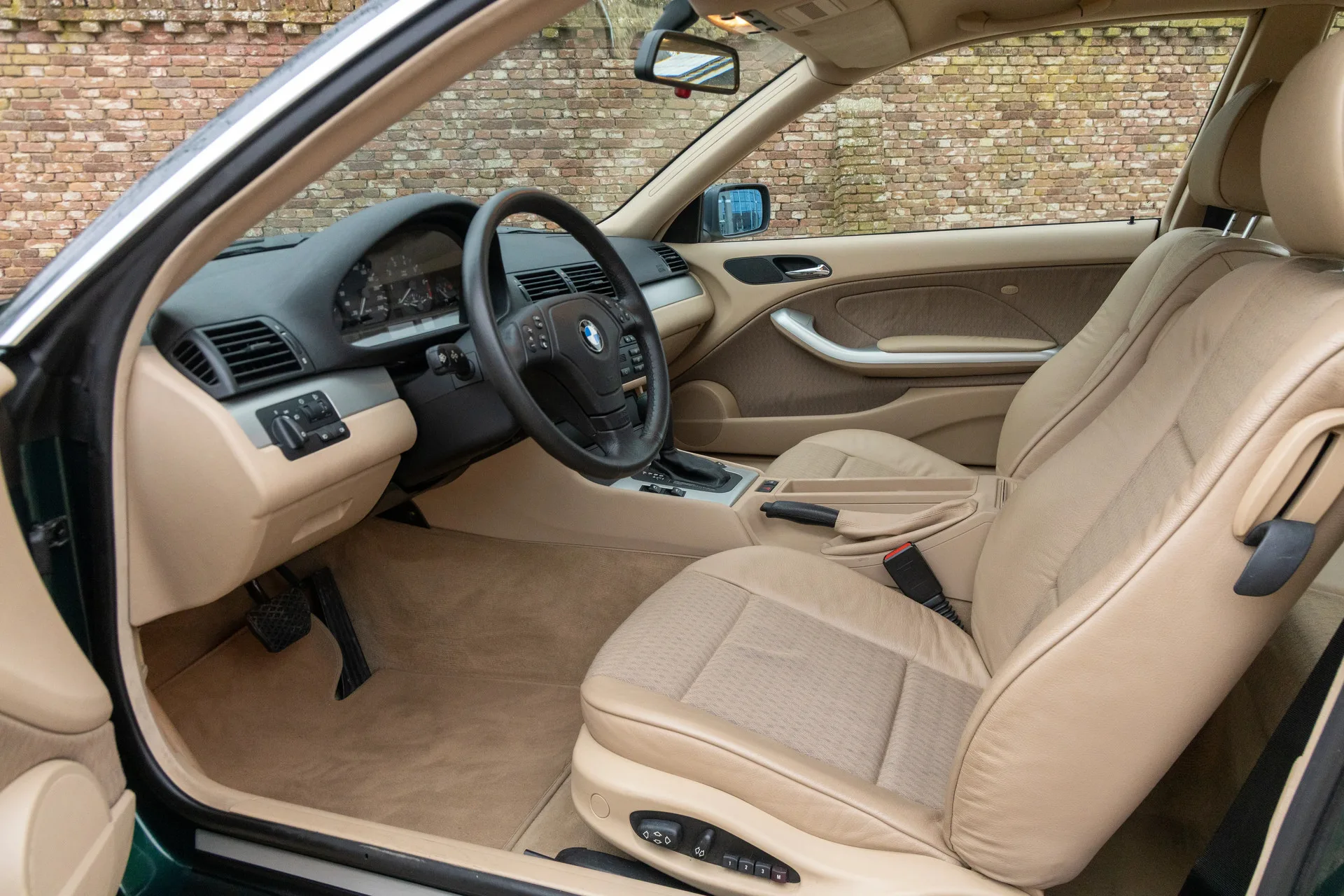2001 BMW 3 Series 323Ci Coupé, 29/30