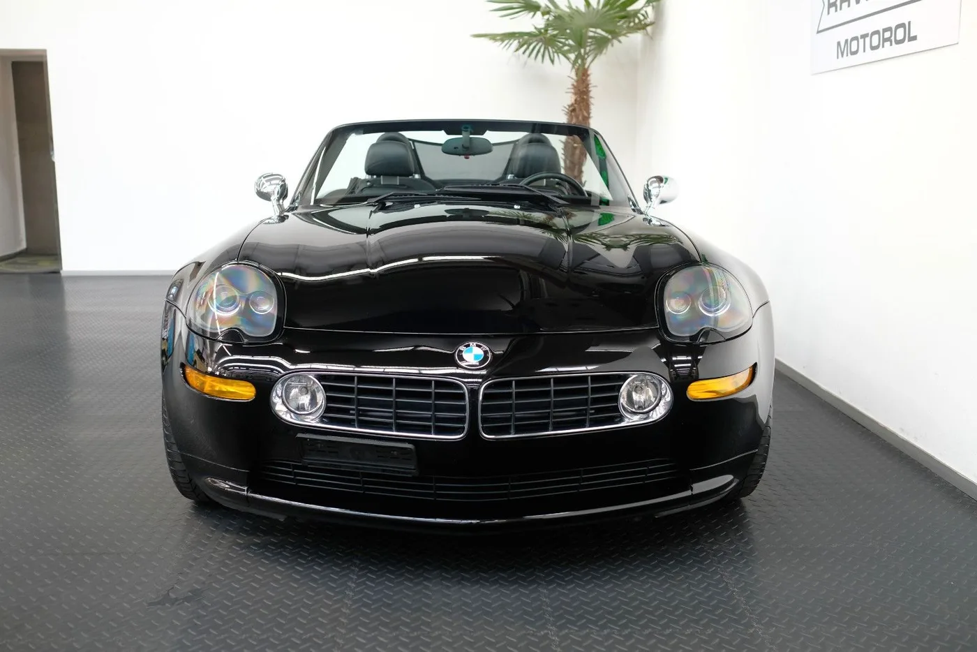 2001 BMW Z8 offered by a specialist dealer in Nuremberg, Germany, photo 2 of 15