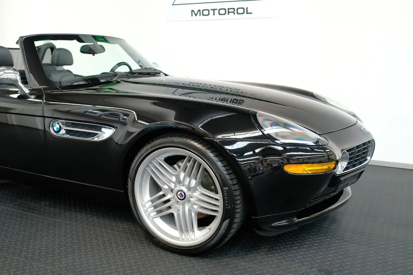 2001 BMW Z8 offered by a specialist dealer in Nuremberg, Germany, photo 3 of 15