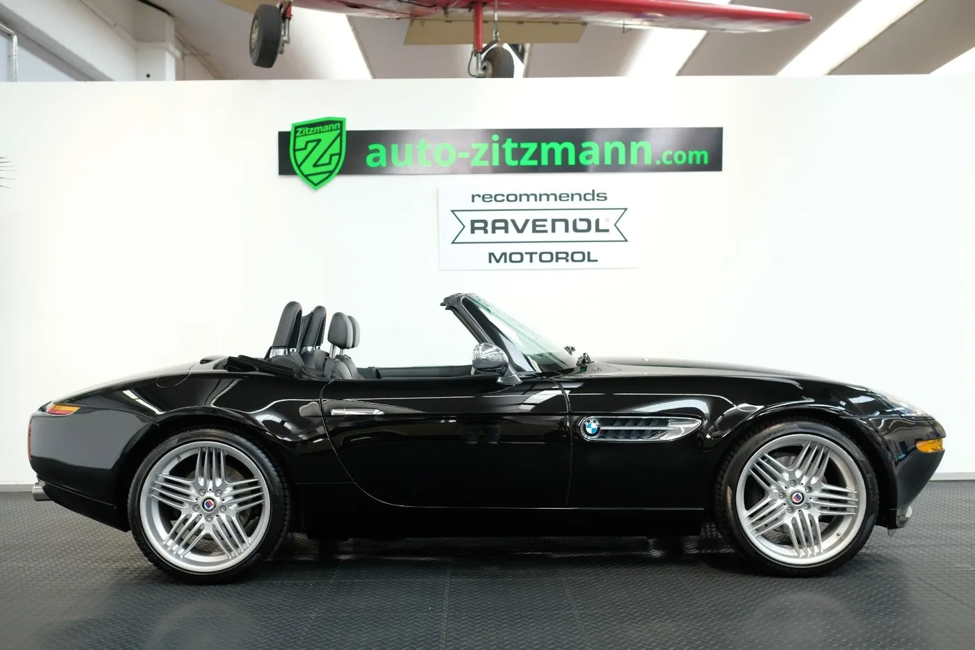 2001 BMW Z8 offered by a specialist dealer in Nuremberg, Germany, photo 4 of 15