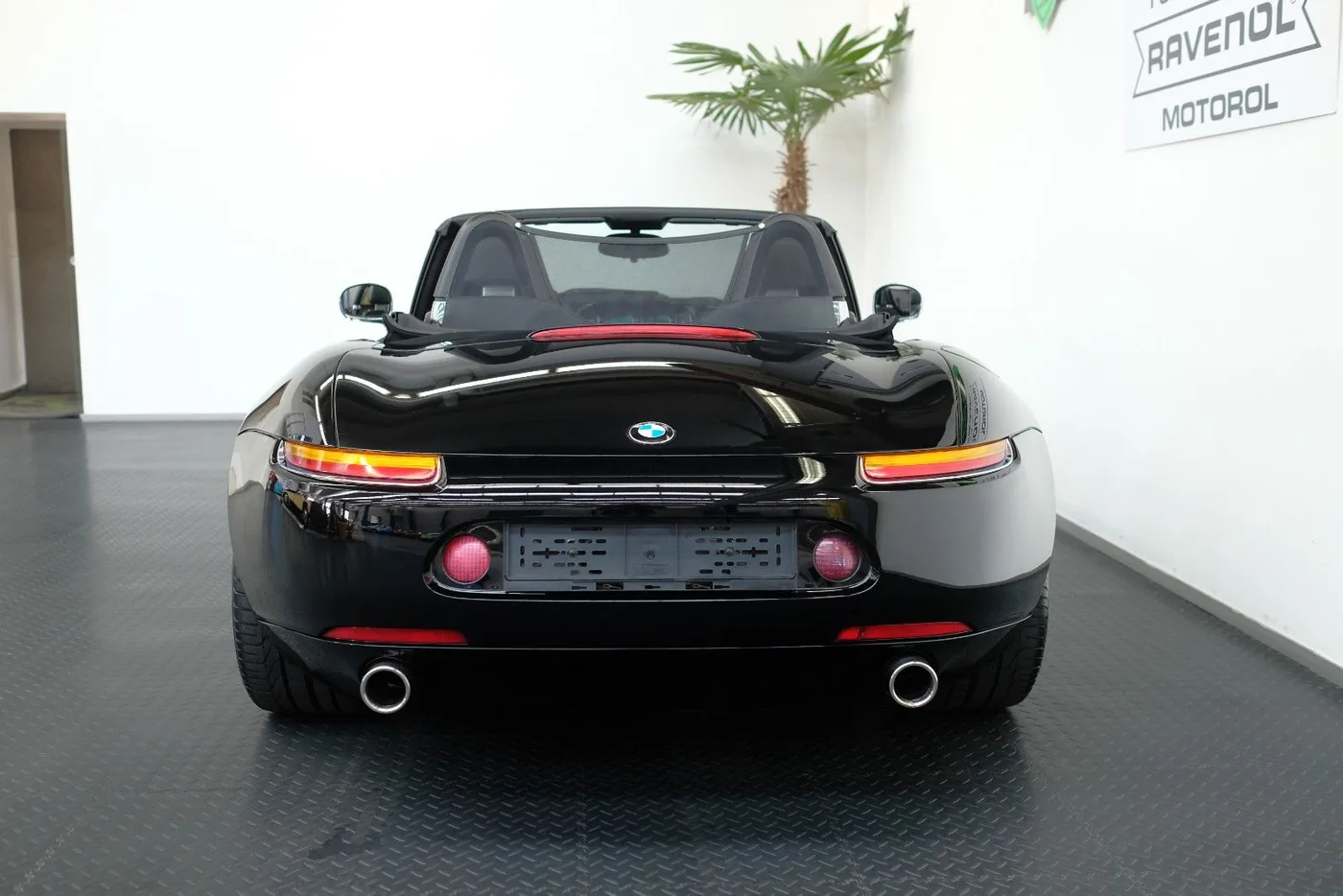 2001 BMW Z8 offered by a specialist dealer in Nuremberg, Germany, photo 7 of 15