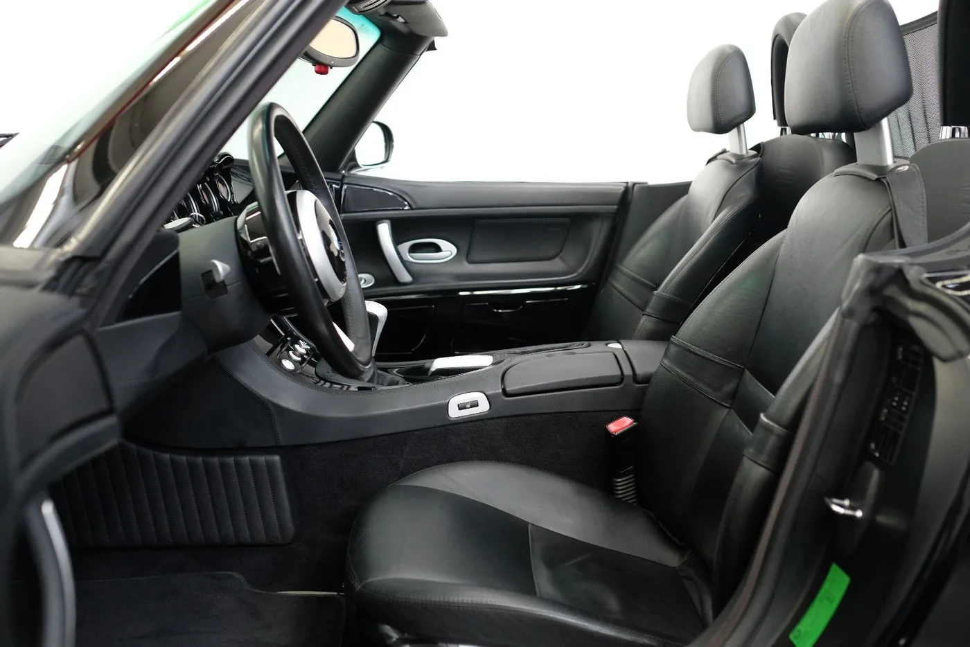 2001 BMW Z8 offered by a specialist dealer in Nuremberg, Germany, photo 13 of 15