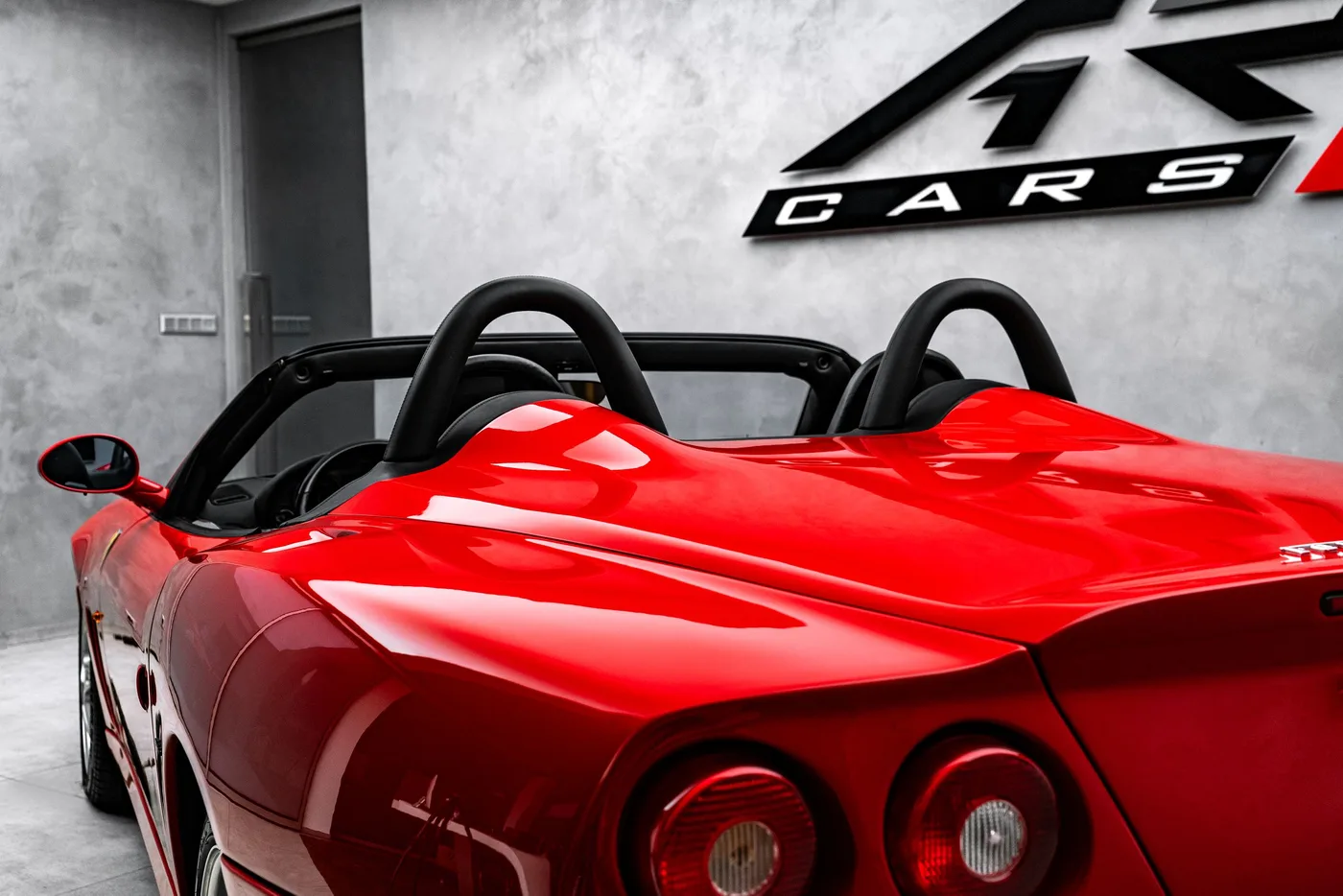 2001 Ferrari 550 Barchetta Pininfarina offered by a specialist dealer in Ostrava, Czechia, photo 8 of 15