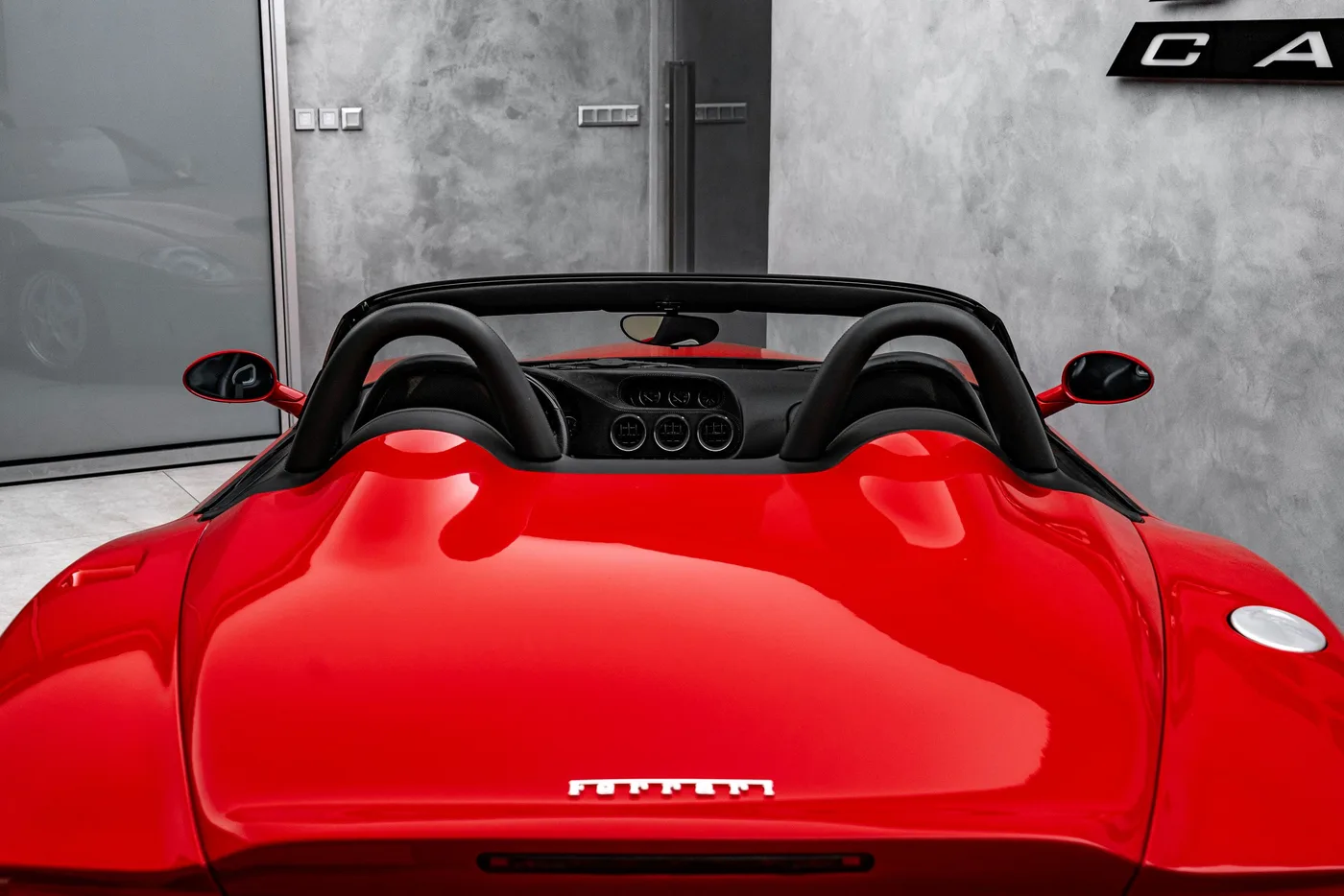 2001 Ferrari 550 Barchetta Pininfarina offered by a specialist dealer in Ostrava, Czechia, photo 9 of 15