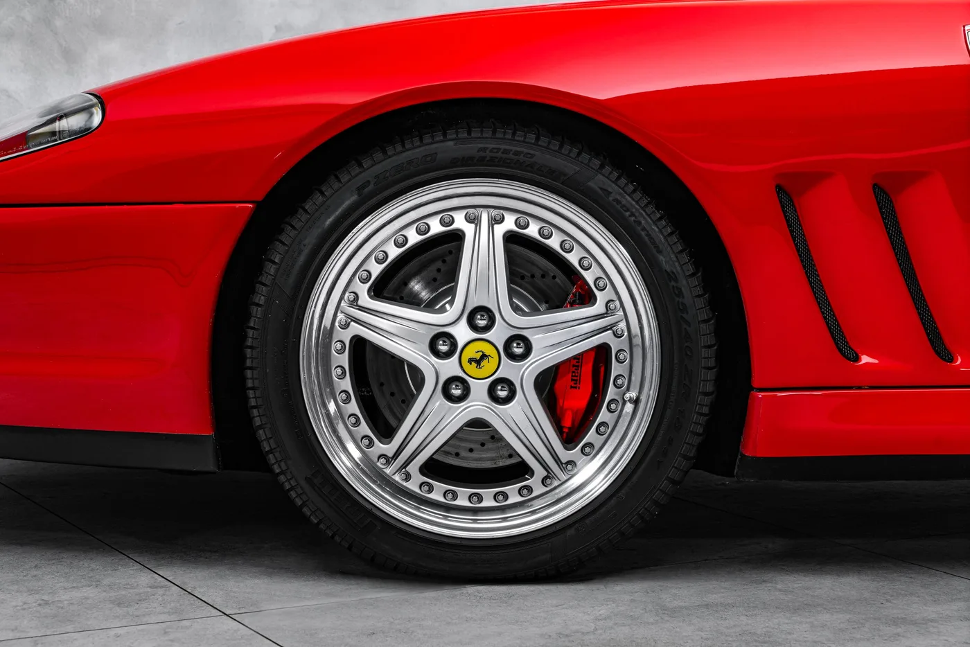 2001 Ferrari 550 Barchetta Pininfarina offered by a specialist dealer in Ostrava, Czechia, photo 11 of 15