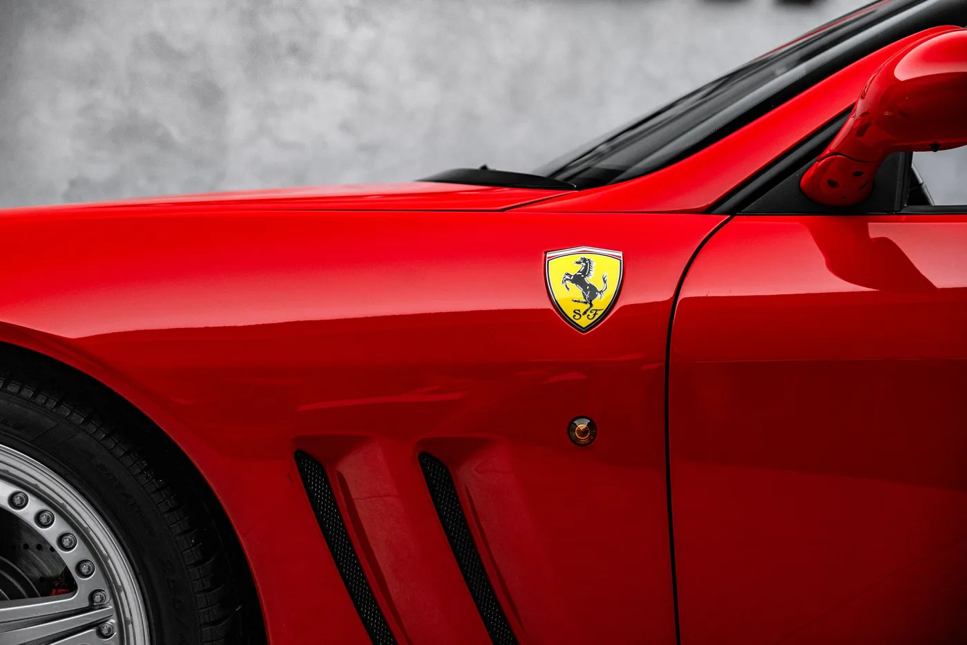 2001 Ferrari 550 Barchetta Pininfarina offered by a specialist dealer in Ostrava, Czechia, photo 13 of 15