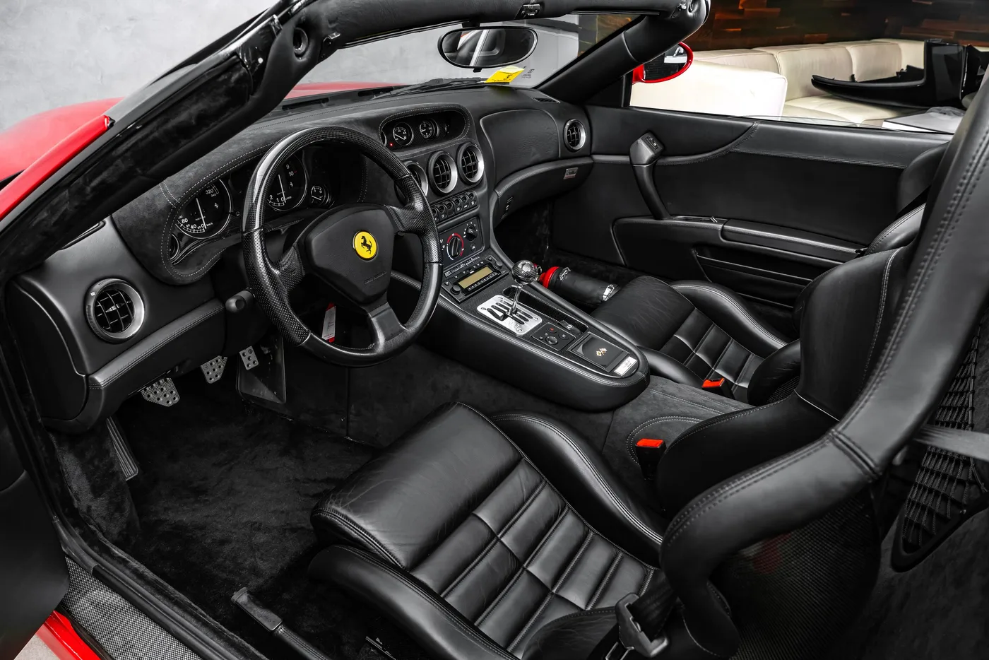 2001 Ferrari 550 Barchetta Pininfarina offered by a specialist dealer in Ostrava, Czechia, photo 15 of 15