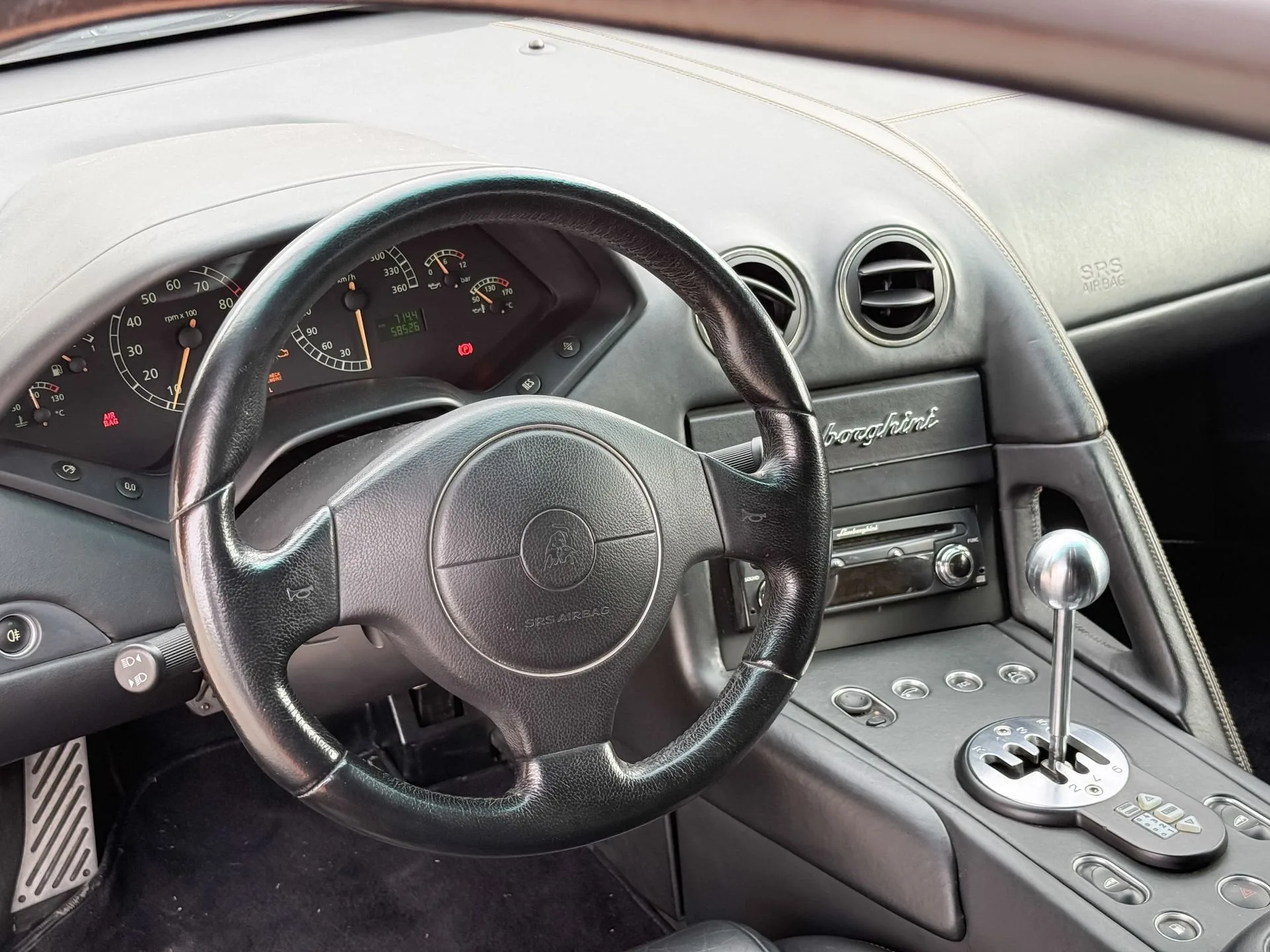 2001 Lamborghini Murciélago, 8/24
