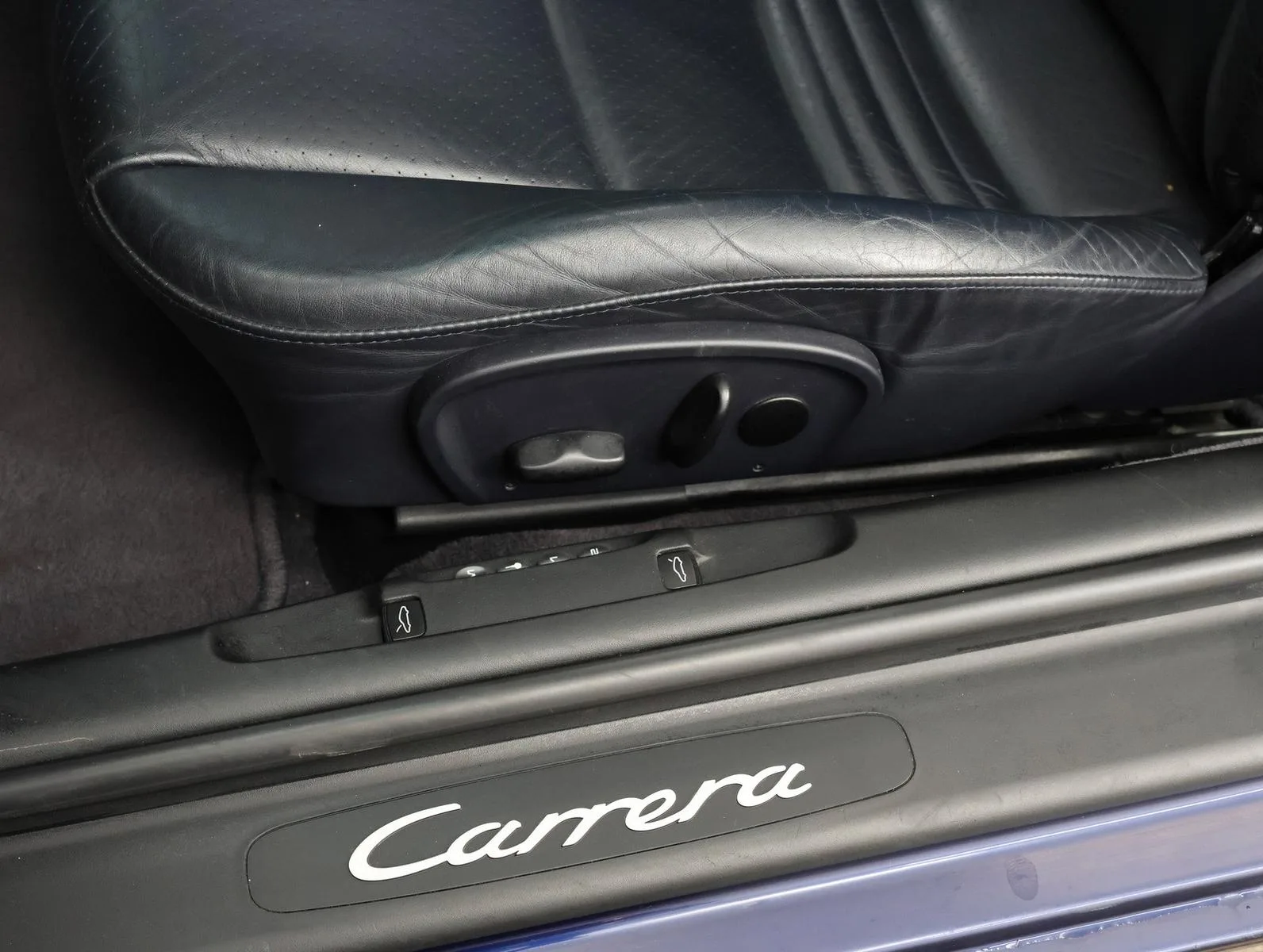 2001 Porsche 911 Carrera, 10/24