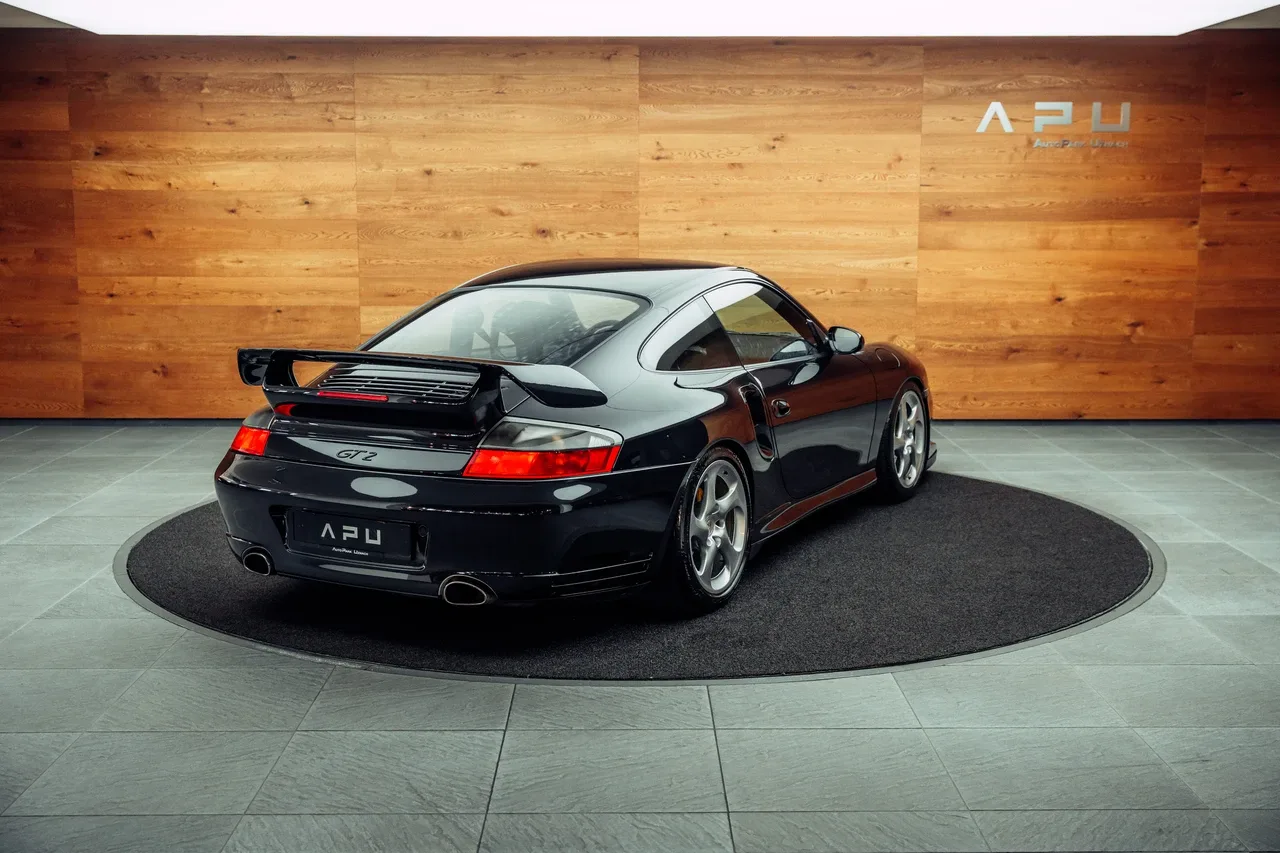 2001 Porsche 911 GT2 proposée par un concessionnaire spécialisé à Uznach, Suisse, photo principale