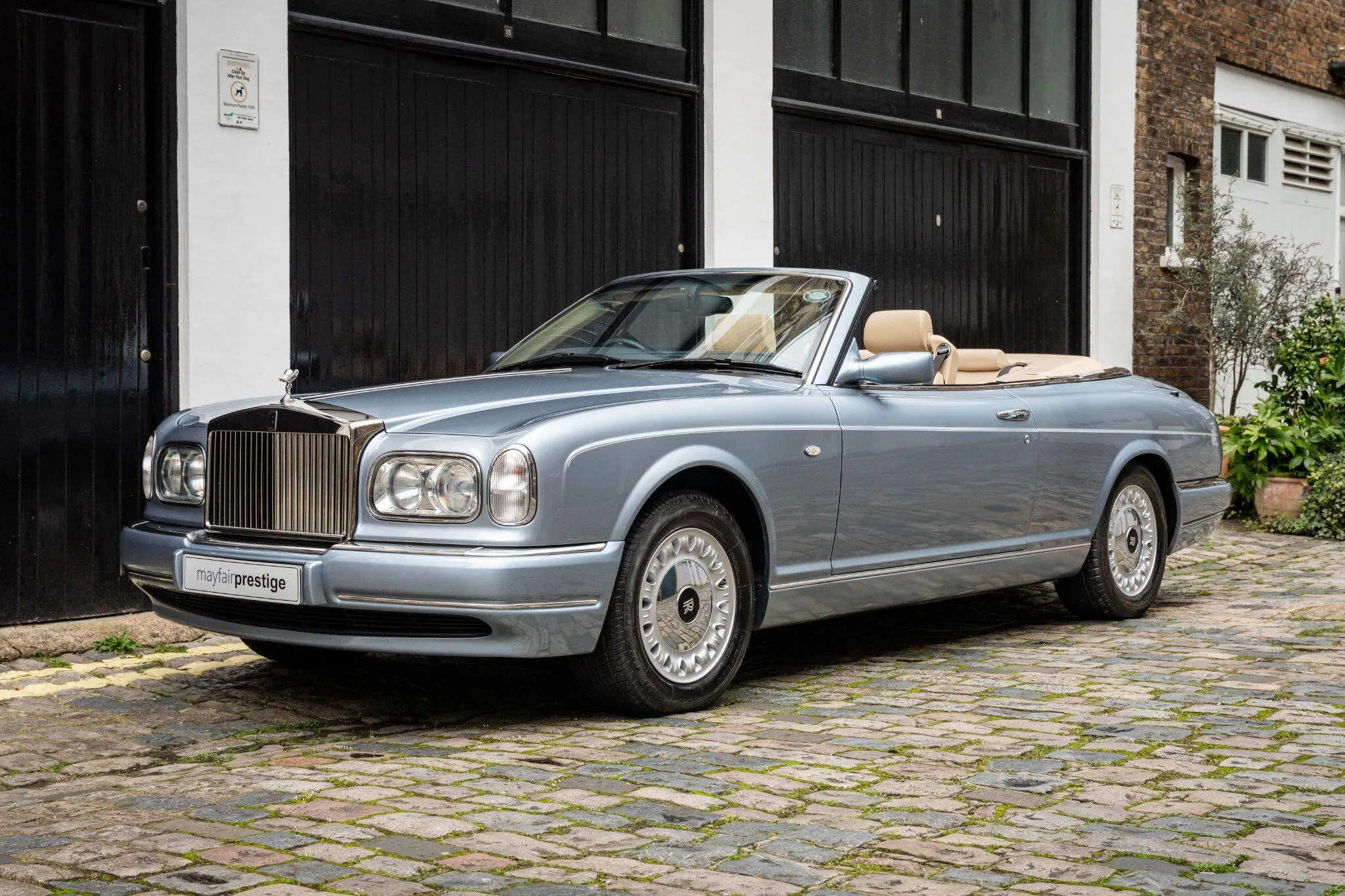 2001 Rolls-Royce Corniche V angeboten von einem Fachhändler in London, Vereinigtes Königreich, Hauptfoto