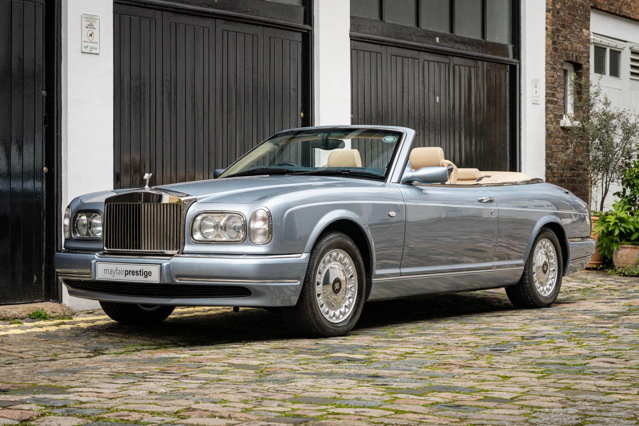 2001 Rolls-Royce Corniche V, 2/30