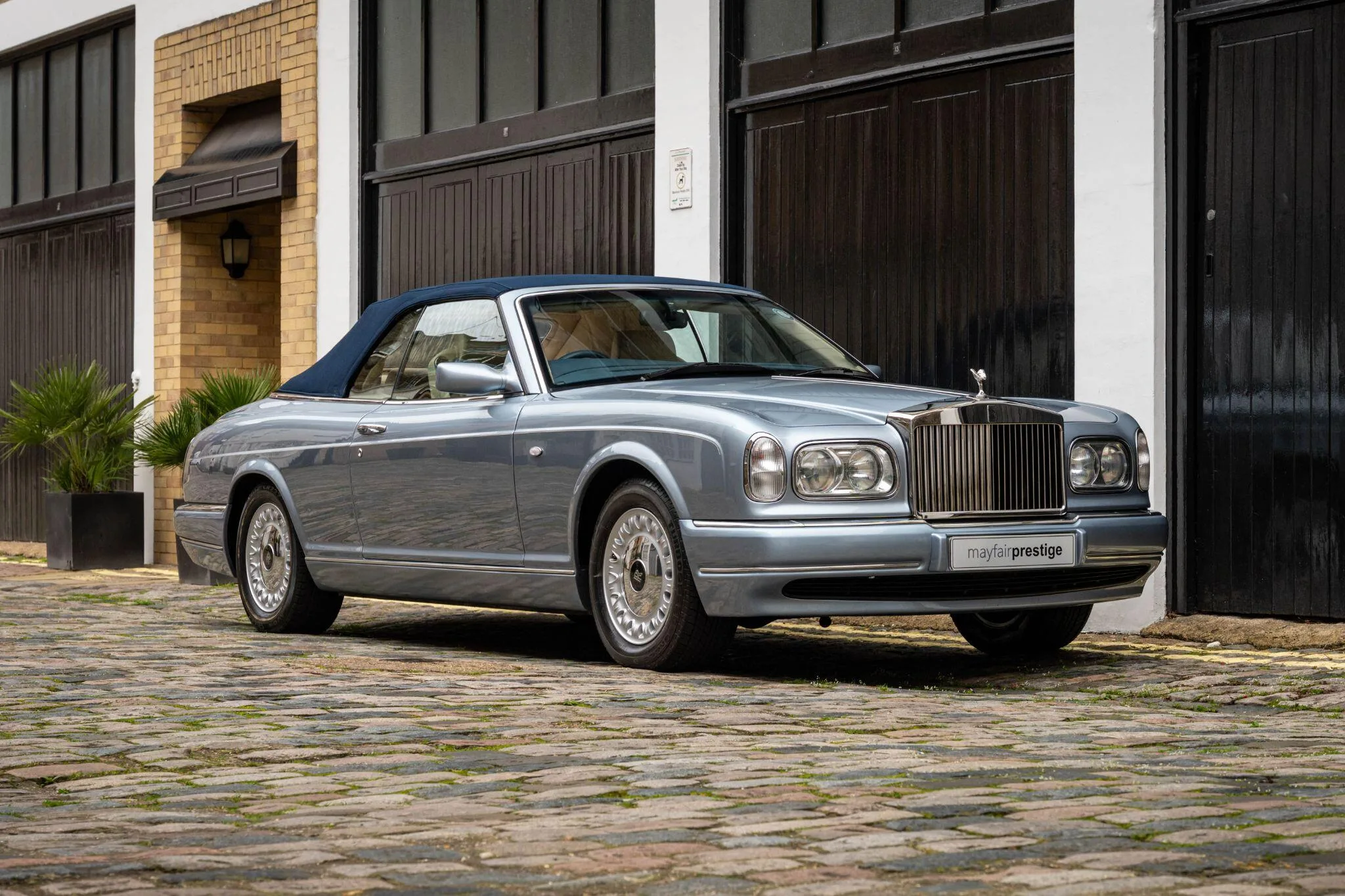2001 Rolls-Royce Corniche V, 8/30