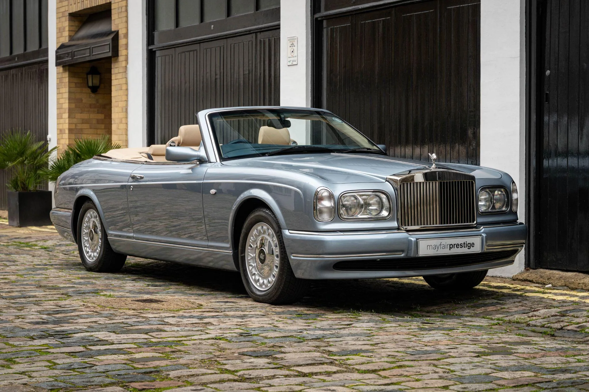 2001 Rolls-Royce Corniche V, 12/30