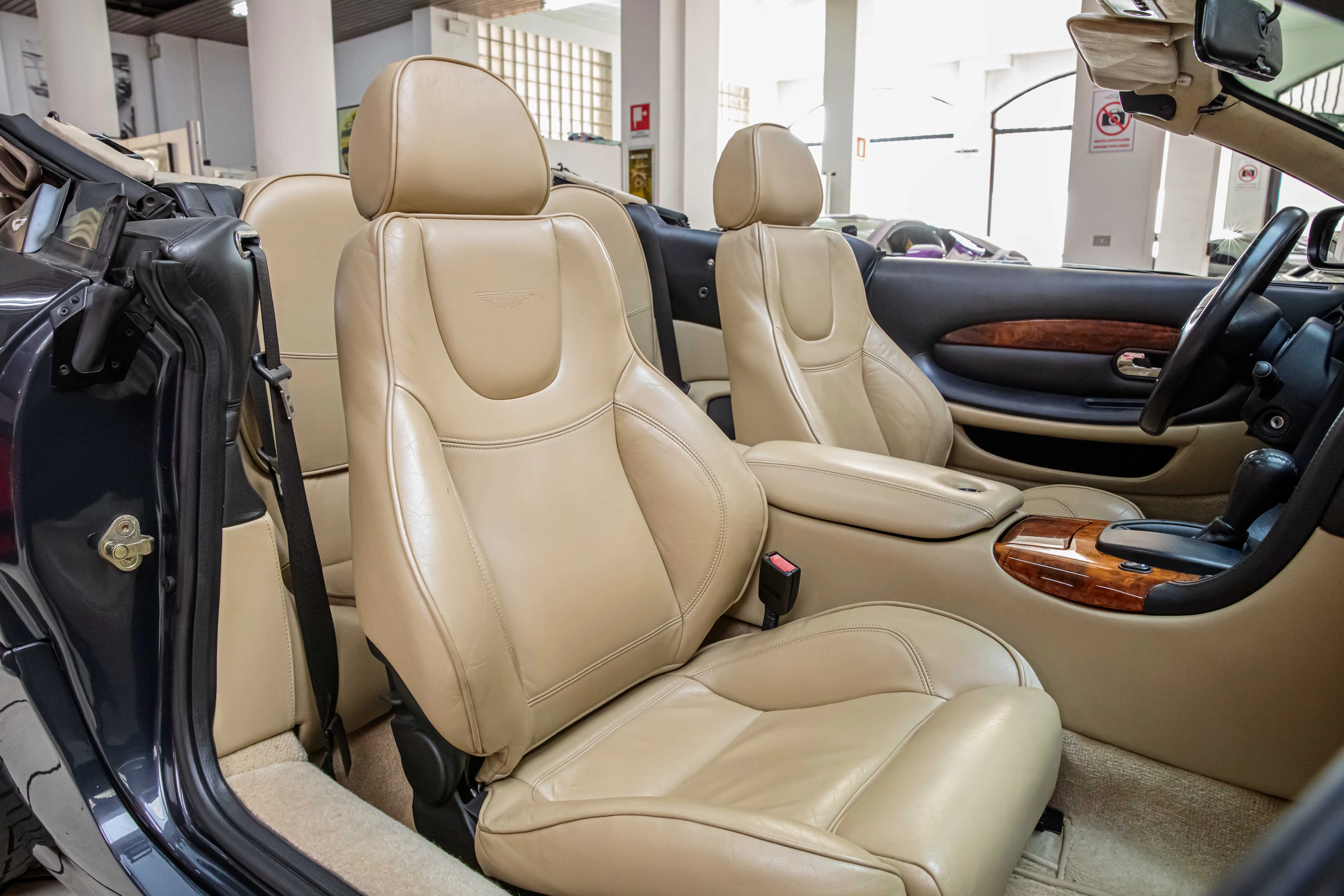 2002 Aston Martin DB7 Vantage Volante, 16/30