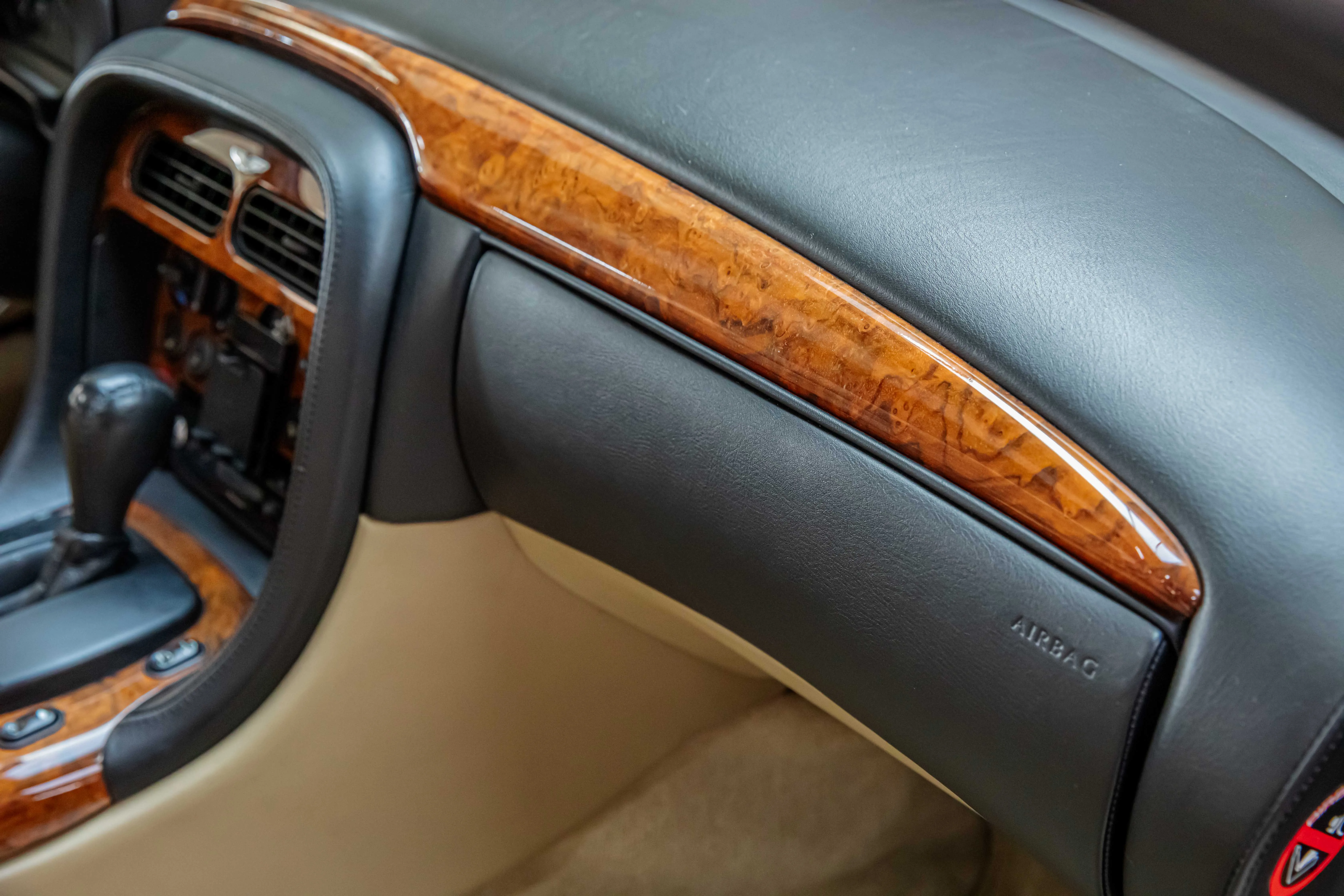 2002 Aston Martin DB7 Vantage Volante, 24/30