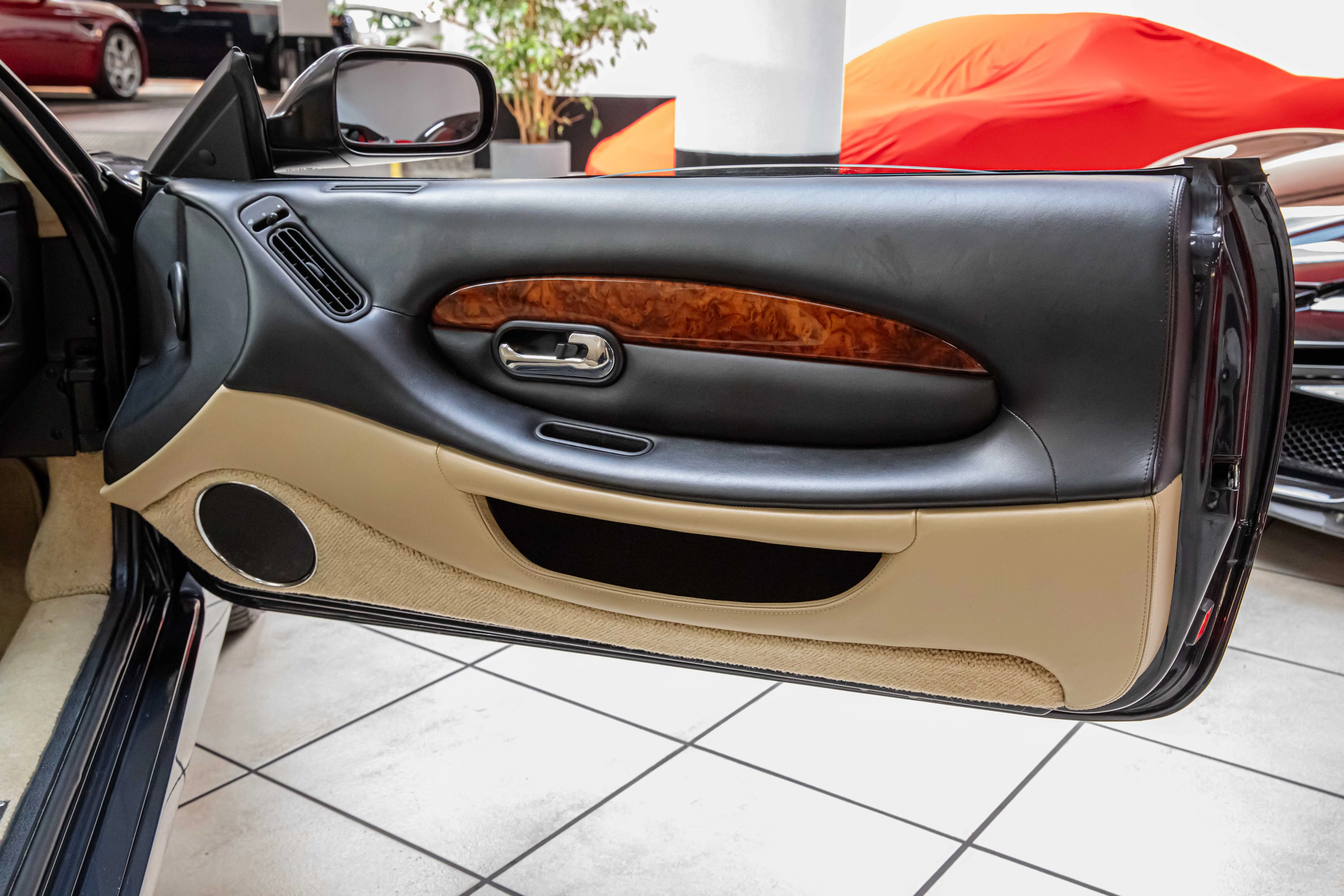 2002 Aston Martin DB7 Vantage Volante, 25/30