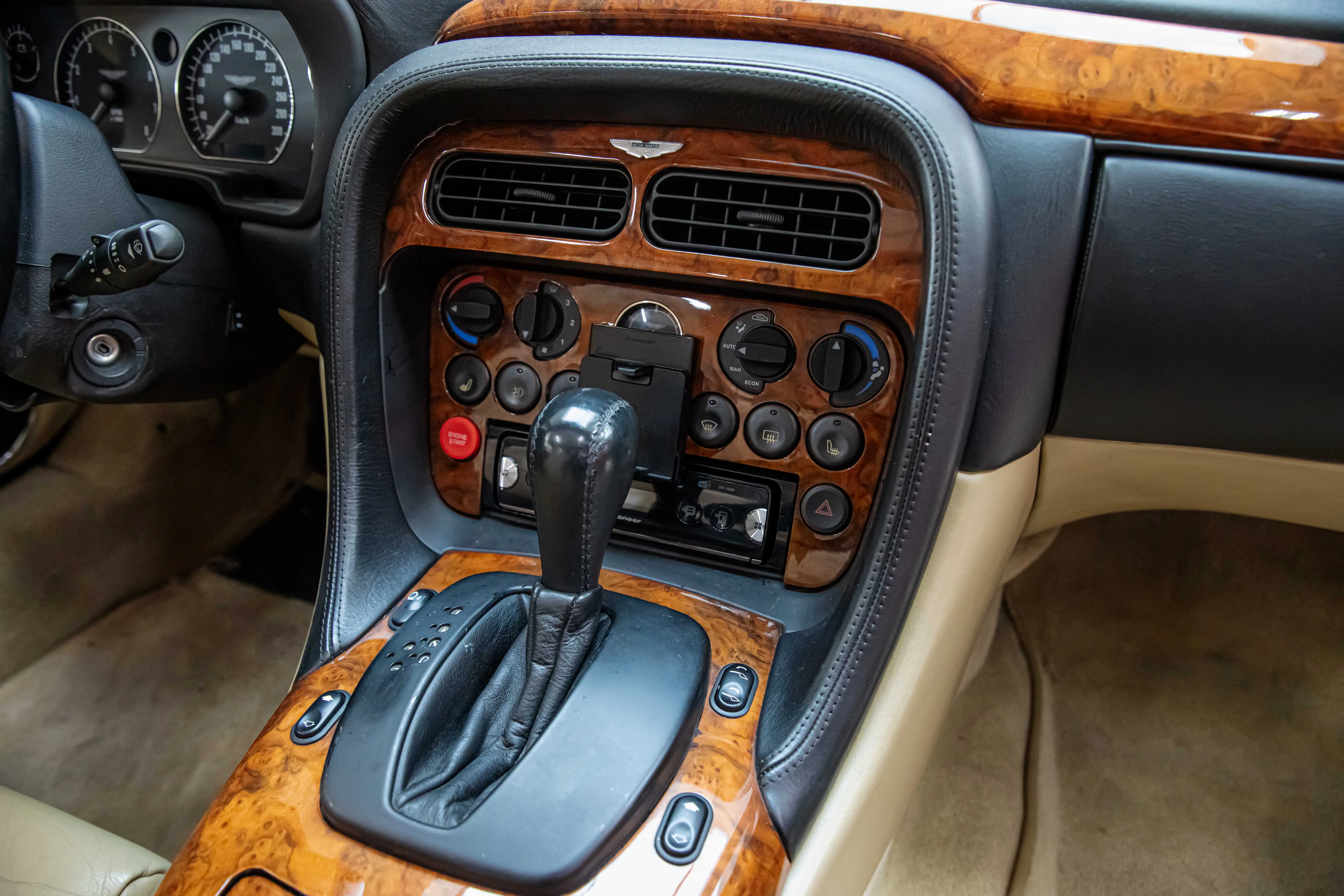 2002 Aston Martin DB7 Vantage Volante, 27/30